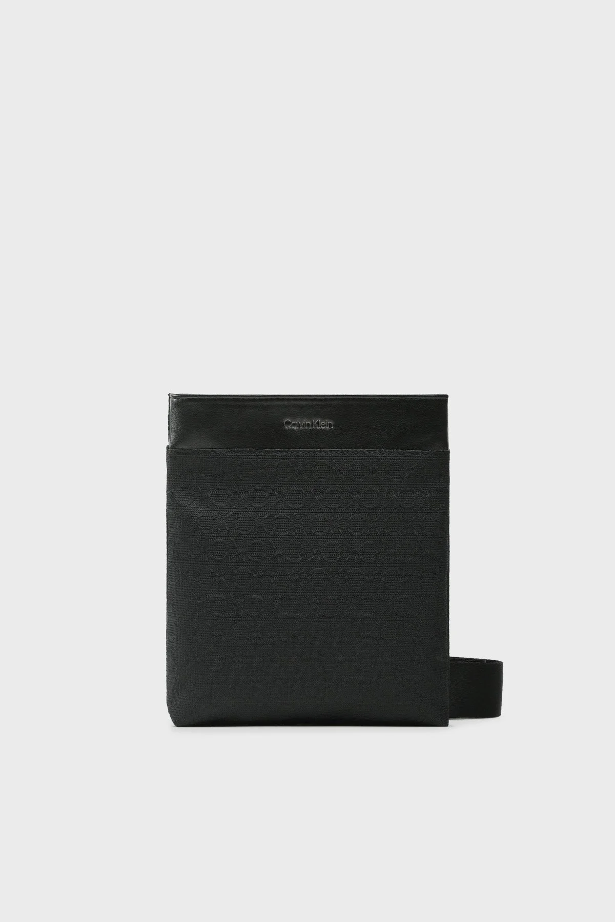 Calvin Klein Logolu Fermuarlı K50K51026701M Erkek Çanta K50K510267 01M SİYAH - 1