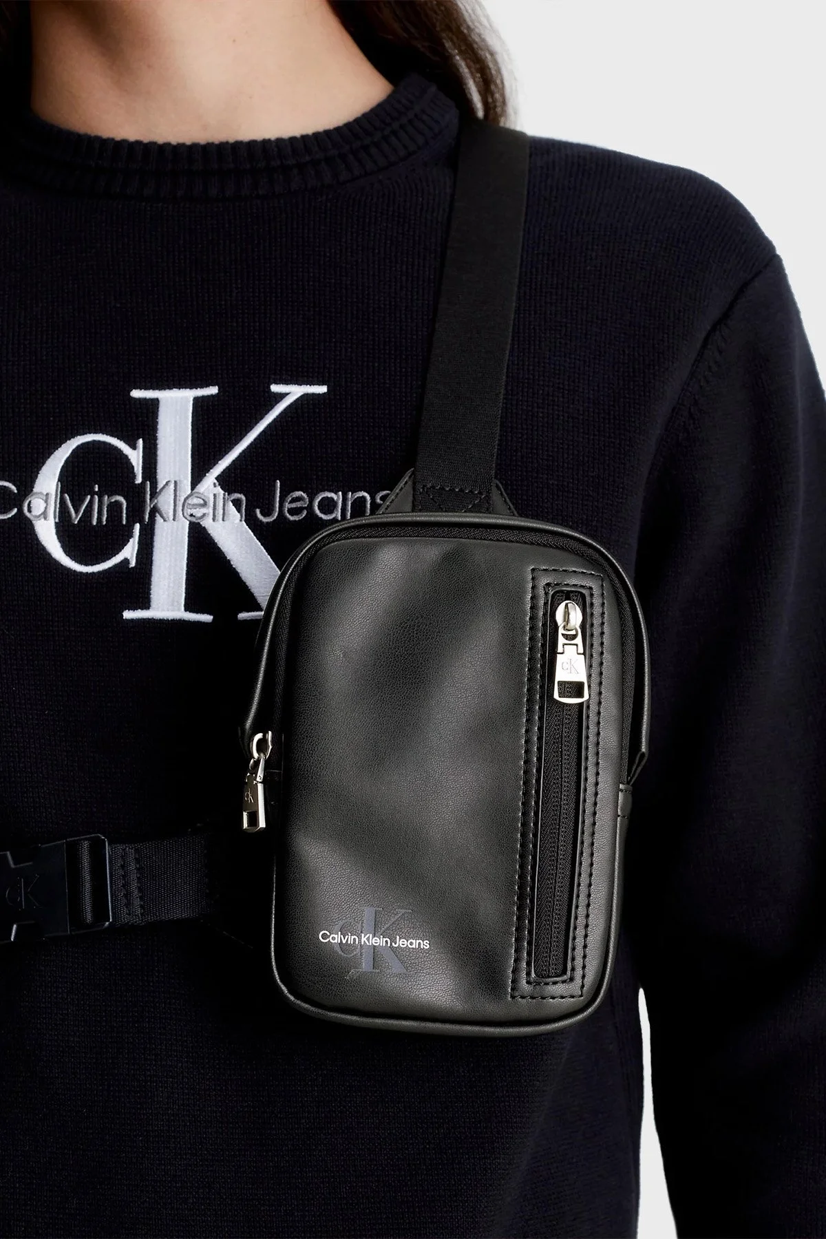 Calvin Klein Logolu Fermuarlı K50K510432BDS Erkek Çanta K50K510432 BDS SİYAH - 3