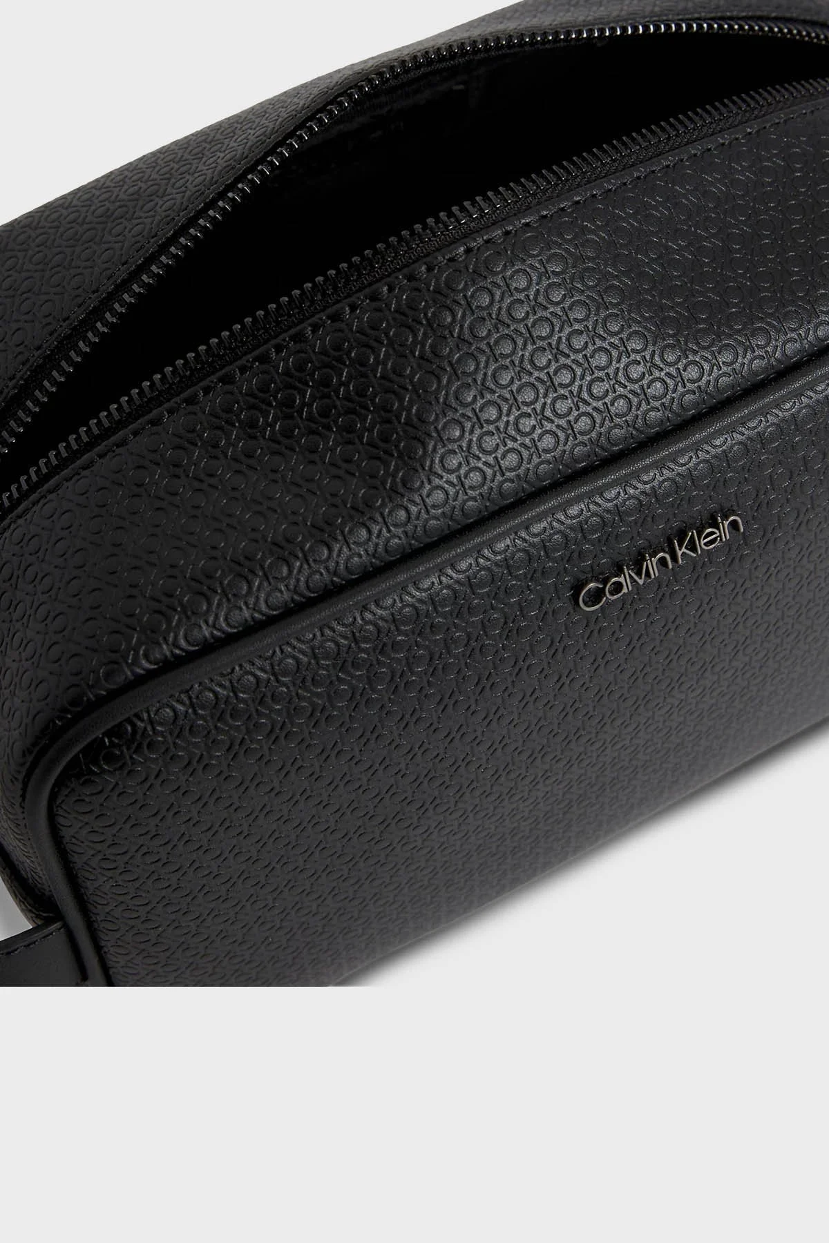 Calvin Klein Logolu Fermuarlı K50K51090001O Erkek Çanta K50K510900 01O SİYAH - 3