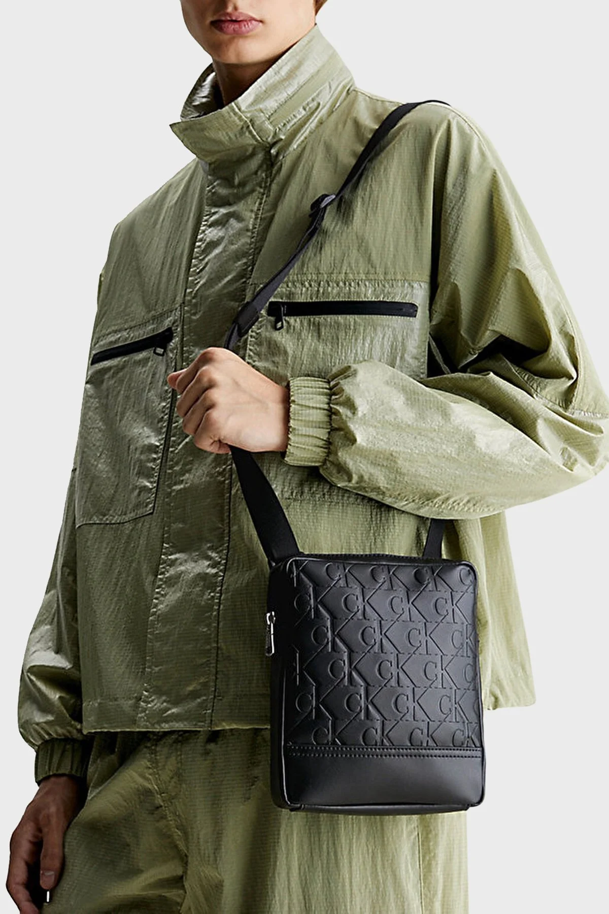 Calvin Klein Logolu Fermuarlı K50K5114950GK Erkek Çanta K50K511495 0GK SİYAH - 2
