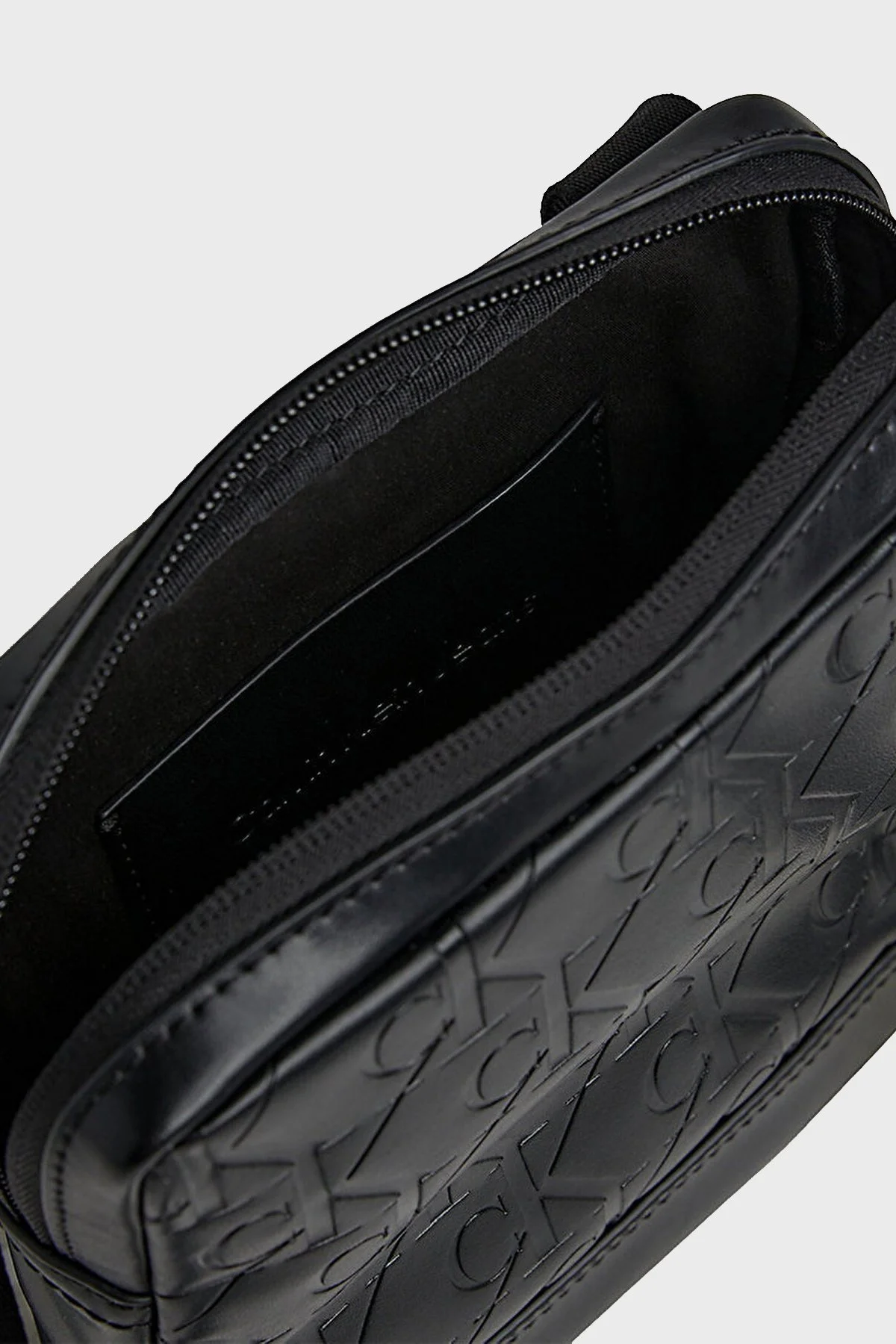 Calvin Klein Logolu Fermuarlı K50K5114950GK Erkek Çanta K50K511495 0GK SİYAH - 5