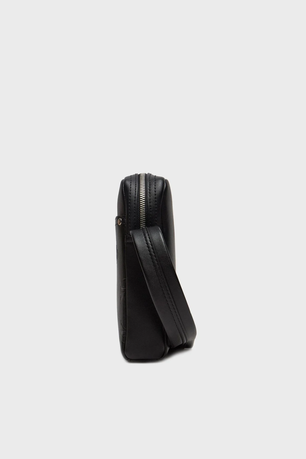Calvin Klein Logolu Fermuarlı K50K5120310GK Erkek Çanta K50K512031 0GK SİYAH - 3