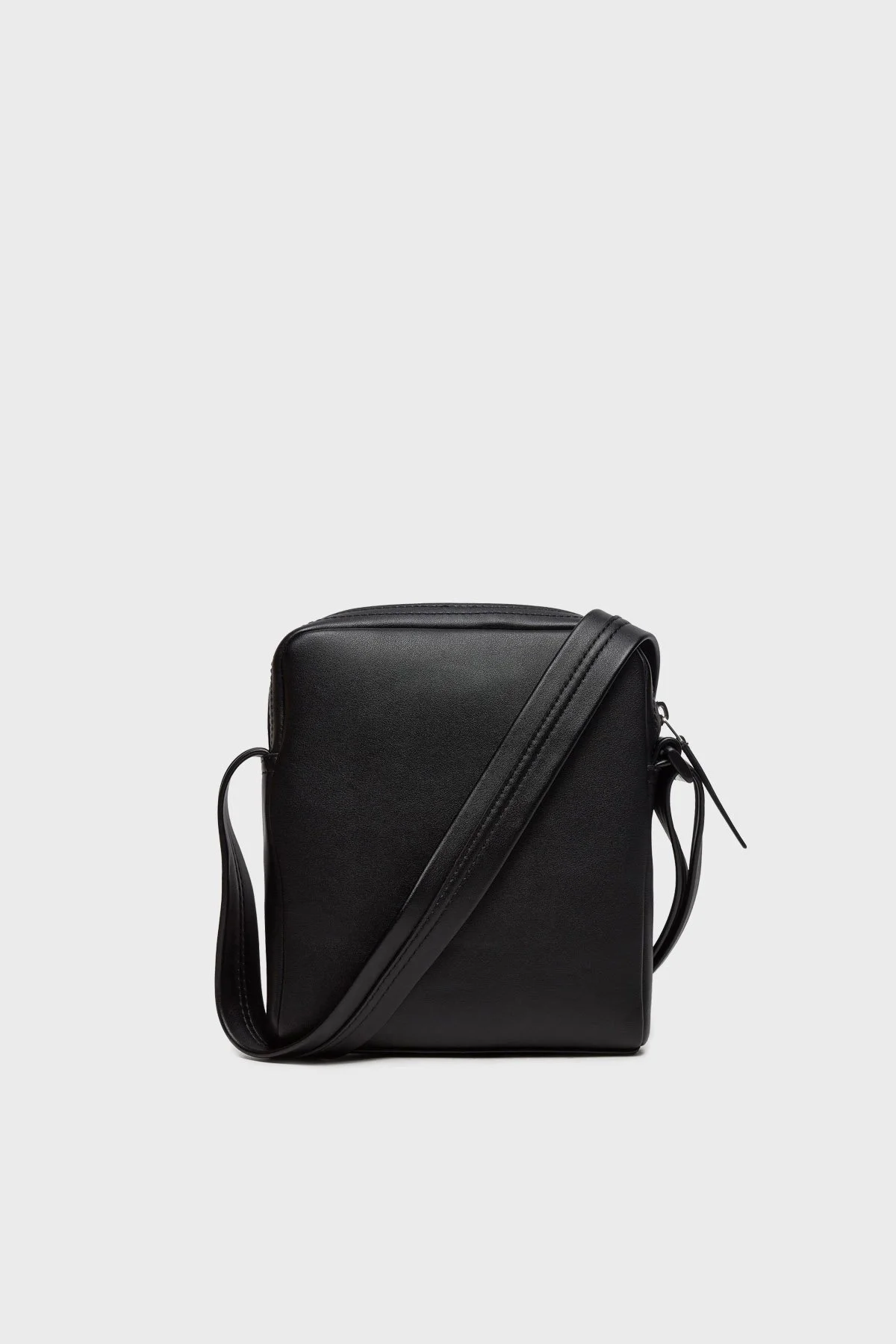 Calvin Klein Logolu Fermuarlı K50K5120310GK Erkek Çanta K50K512031 0GK SİYAH - 5