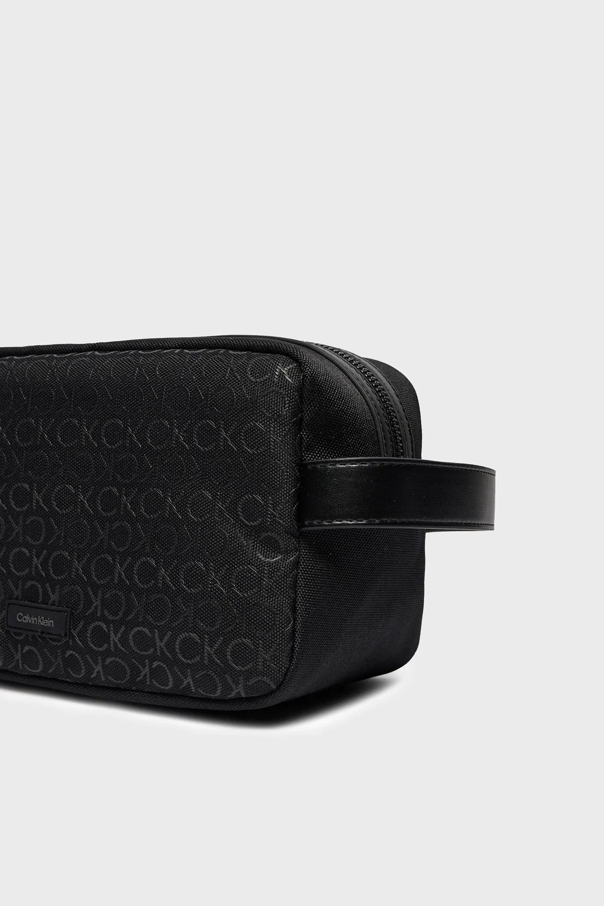 Calvin Klein Logolu Fermuarlı K50K5120810GK Erkek Çanta K50K512081 0GK SİYAH - 4