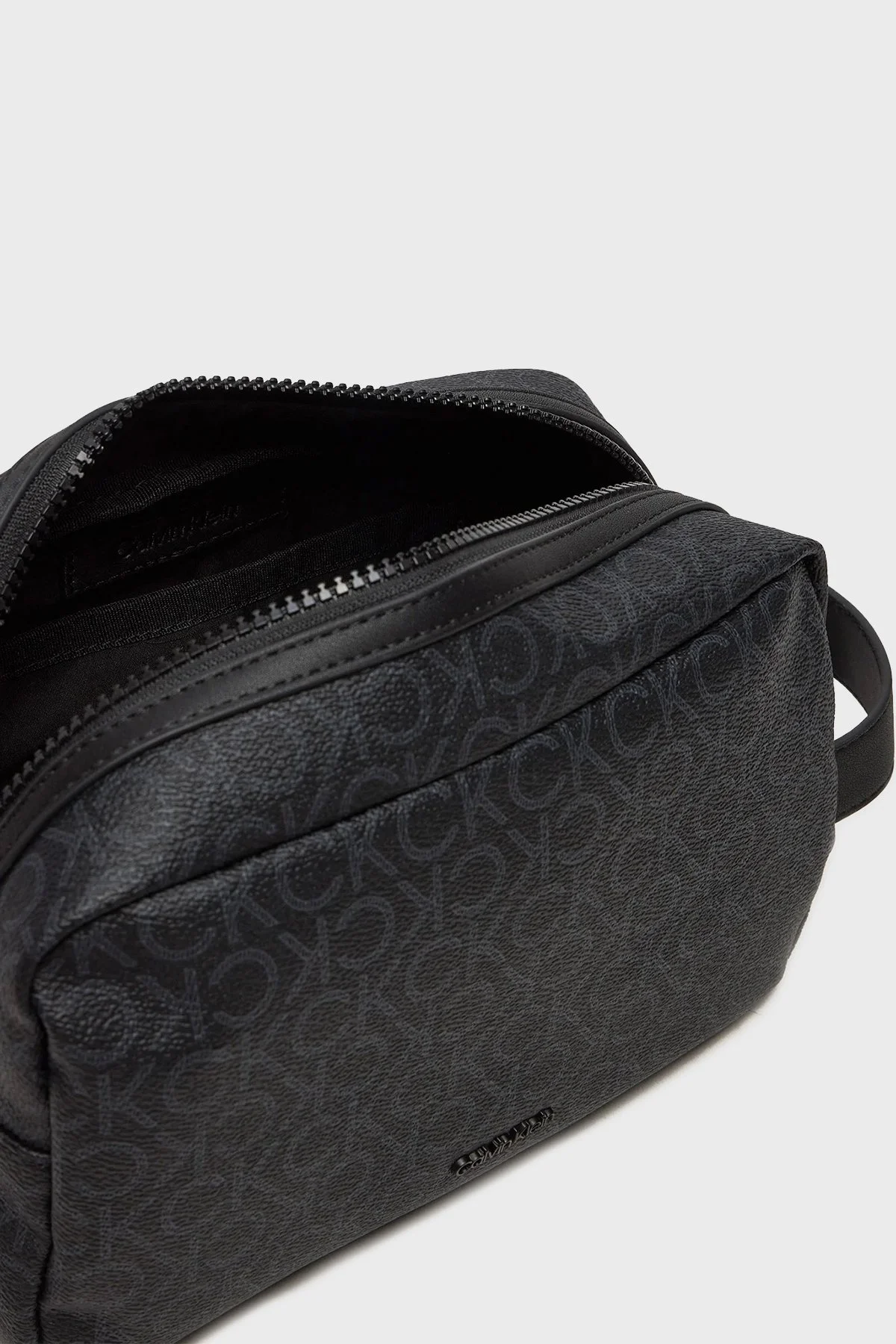 Calvin Klein Logolu Fermuarlı K50K5125200GJ Erkek Çanta K50K512520 0GJ SİYAH - 3