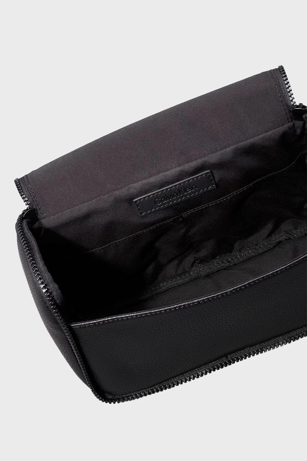 Calvin Klein Logolu Fermuarlı K50K512521BEH Erkek Çanta K50K512521 BEH SİYAH - 3