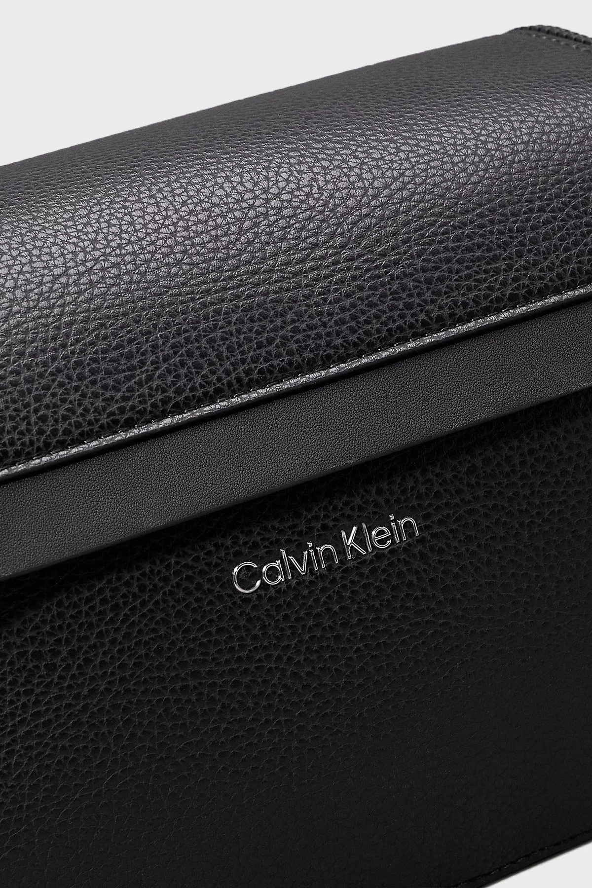 Calvin Klein Logolu Fermuarlı K50K512521BEH Erkek Çanta K50K512521 BEH SİYAH - 4