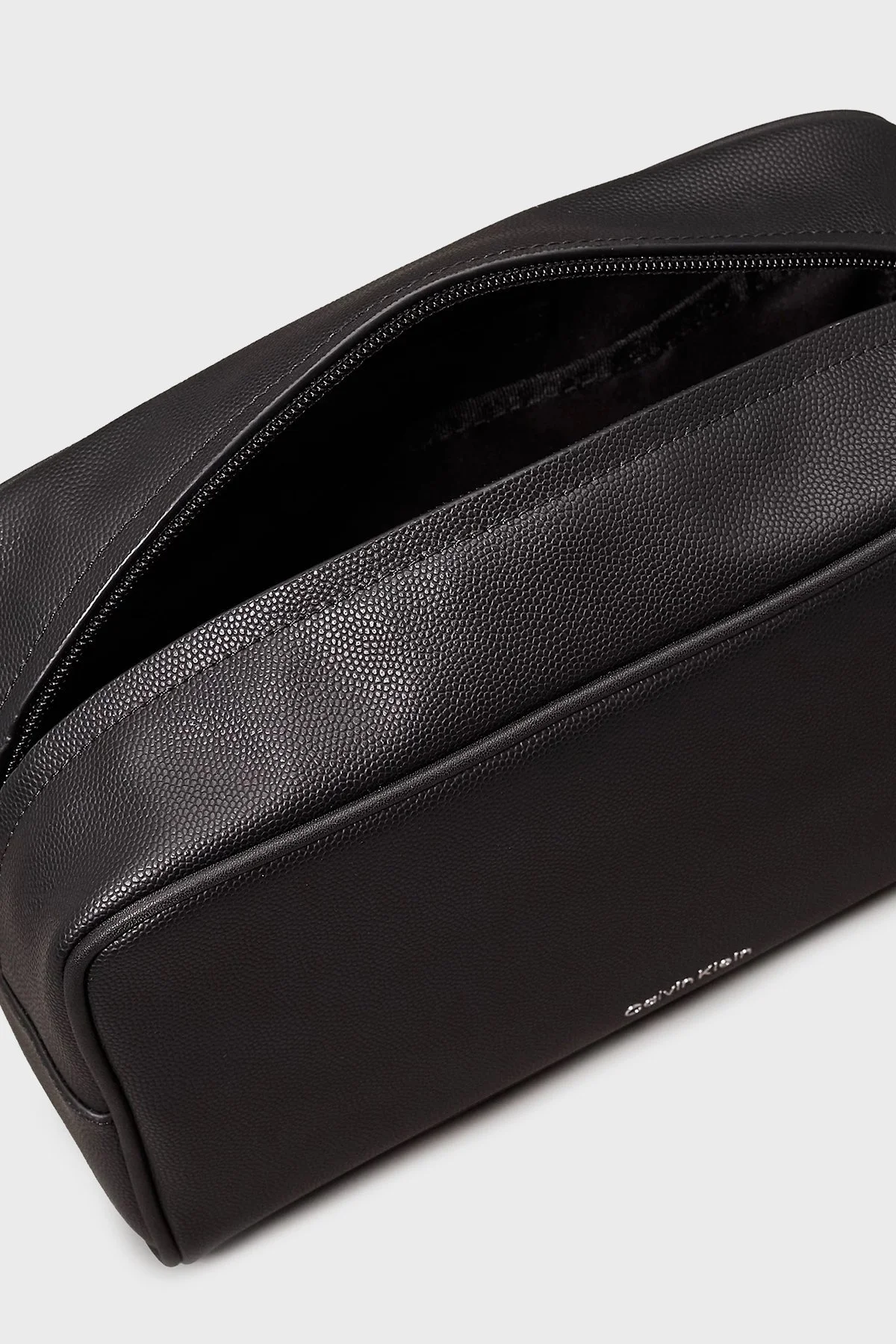 Calvin Klein Logolu Fermuarlı K50K512801BEH Erkek Çanta K50K512801 BEH SİYAH - 3