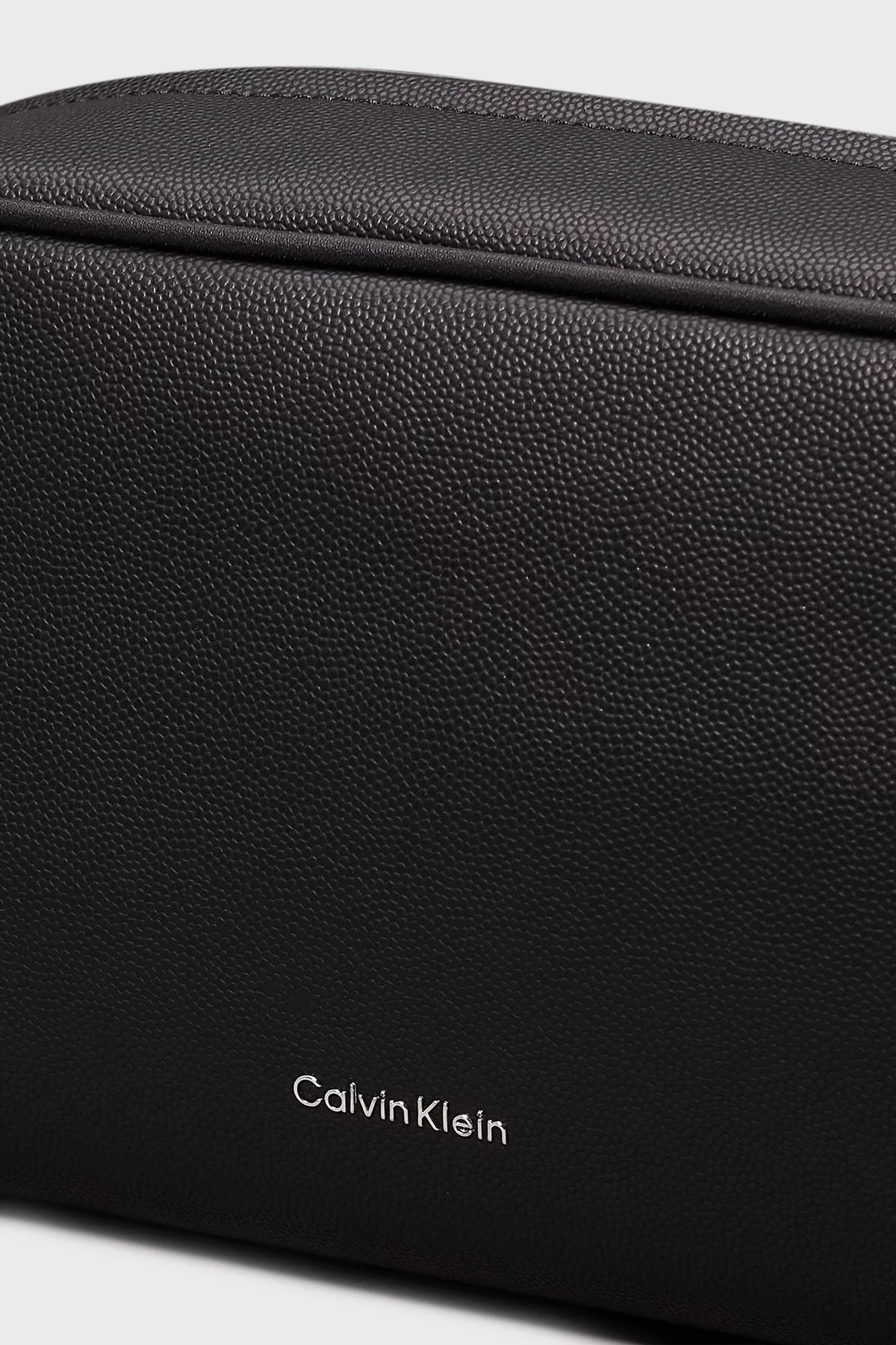 Calvin Klein Logolu Fermuarlı K50K512801BEH Erkek Çanta K50K512801 BEH SİYAH - 4