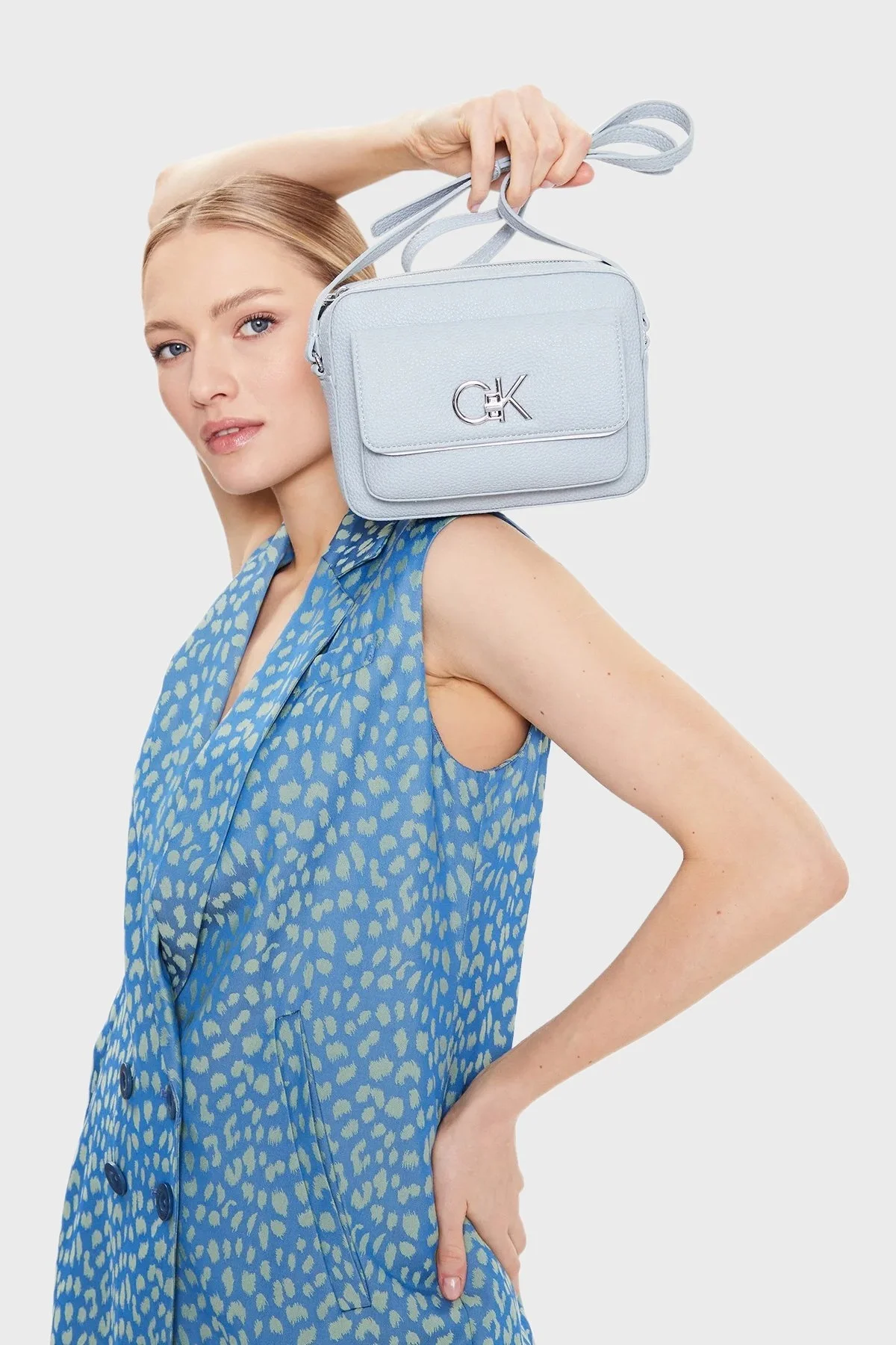 Calvin Klein Logolu Fermuarlı K60K609397DYI Bayan Çanta K60K609397 DYI AÇIK MAVİ - 2