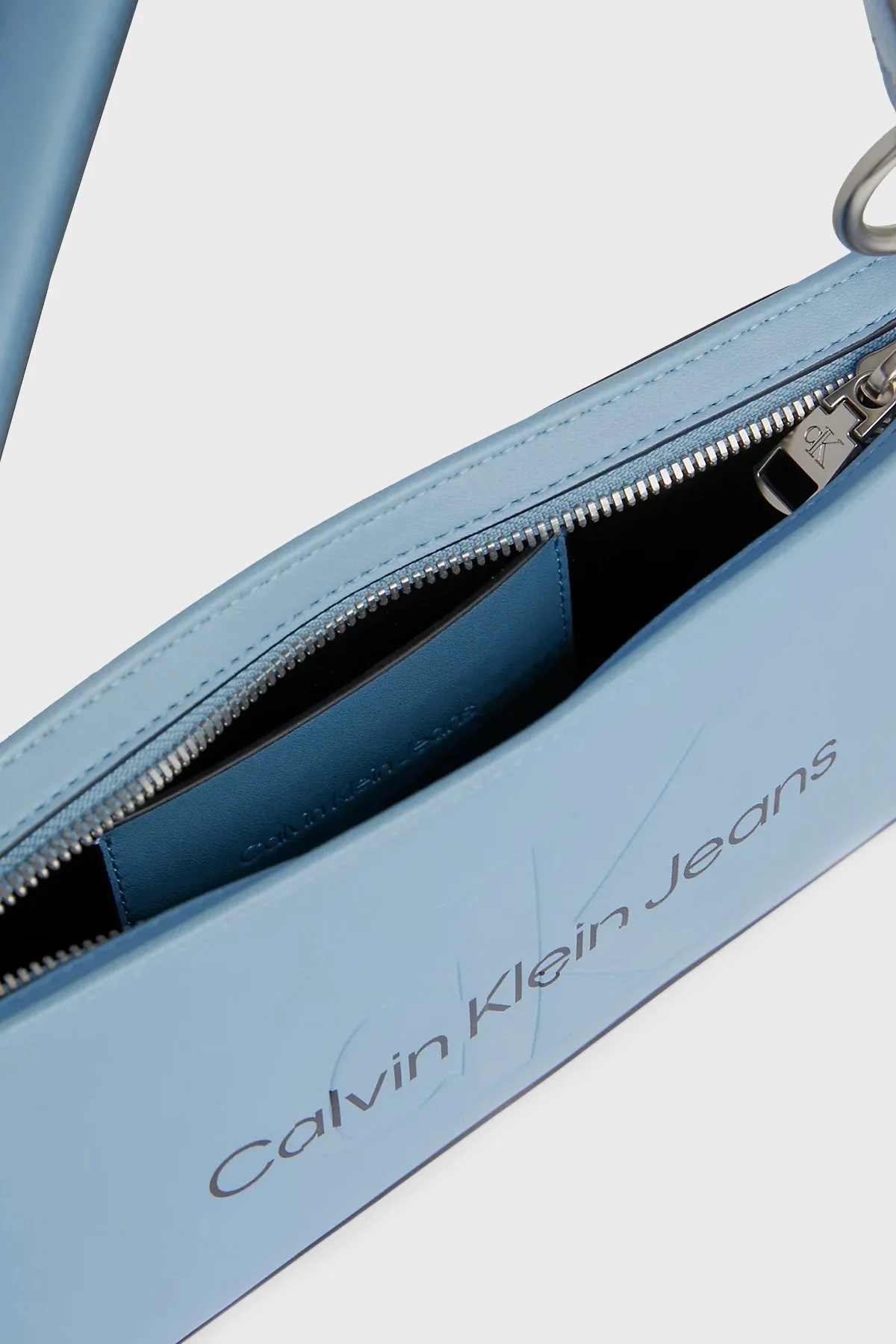 Calvin Klein Logolu Fermuarlı K60K610679CEZ Bayan Çanta K60K610679 CEZ MAVİ - 4