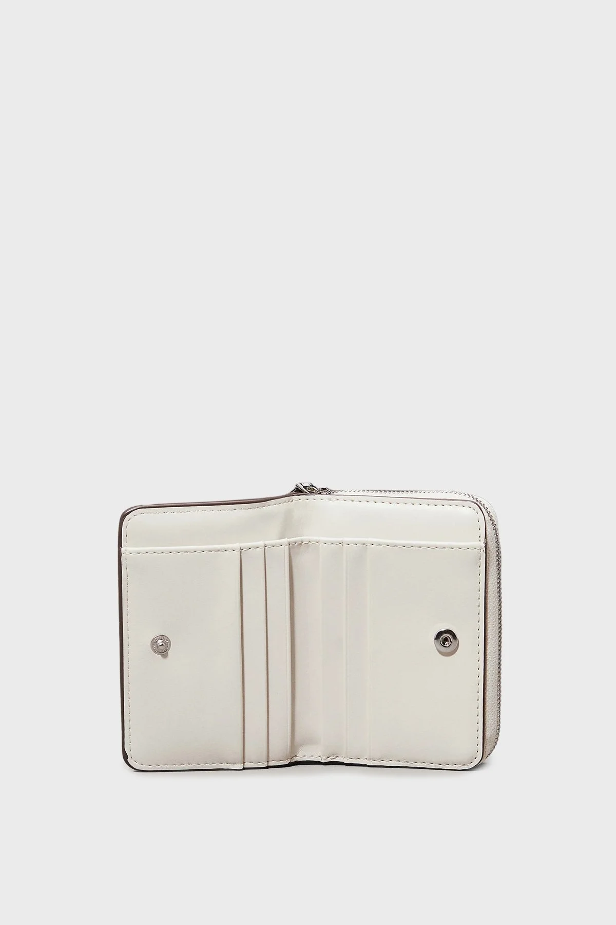 Calvin Klein Logolu Fermuarlı LV04K1009GCJH Bayan Cüzdan LV04K1009G CJH BEYAZ - 8