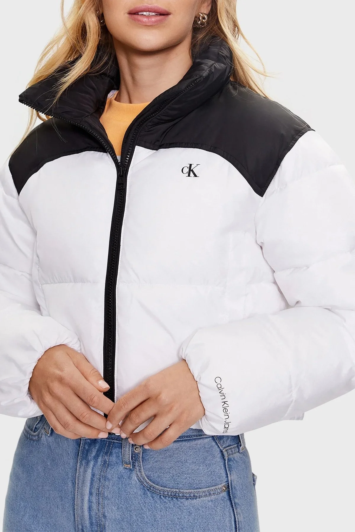 Calvin Klein Logolu Fermuarlı Şişme J20J221379YAF Bayan Mont J20J221379 YAF BEYAZ - 4