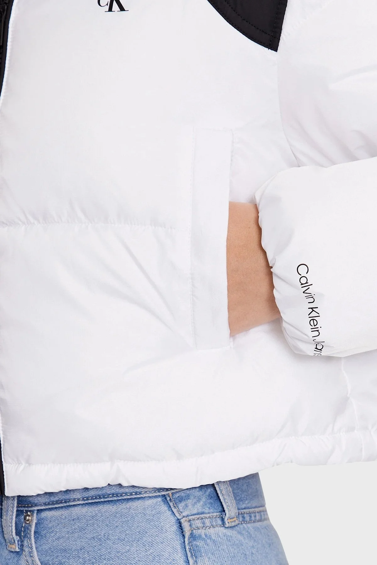 Calvin Klein Logolu Fermuarlı Şişme J20J221379YAF Bayan Mont J20J221379 YAF BEYAZ - 5