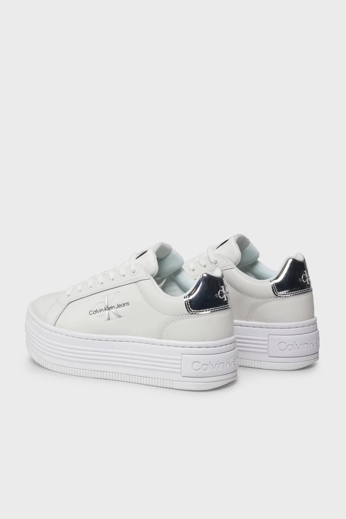 Calvin Klein Logolu Hakiki Deri Platform Topuk Sneaker YW0YW0145701V Bayan Ayakkabı YW0YW01457 01V BEYAZ-GÜMÜŞ - 3