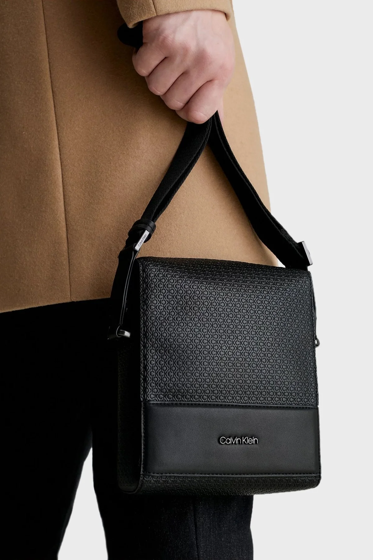 Calvin Klein Logolu K50K510809BAX Erkek Çanta K50K510809 BAX SİYAH - 4