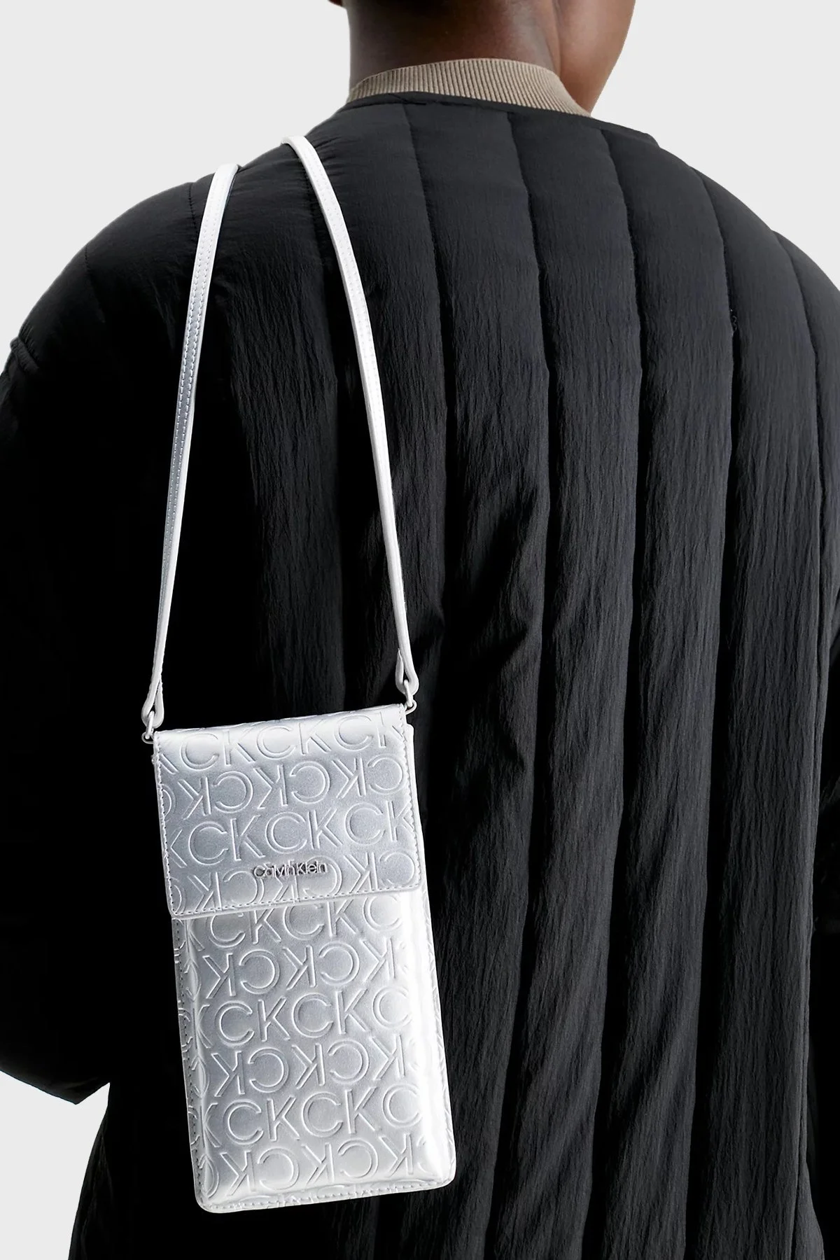 Calvin Klein Logolu K60K611436PE6 Bayan Telefon Çantası K60K611436 PE6 GÜMÜŞ - 5