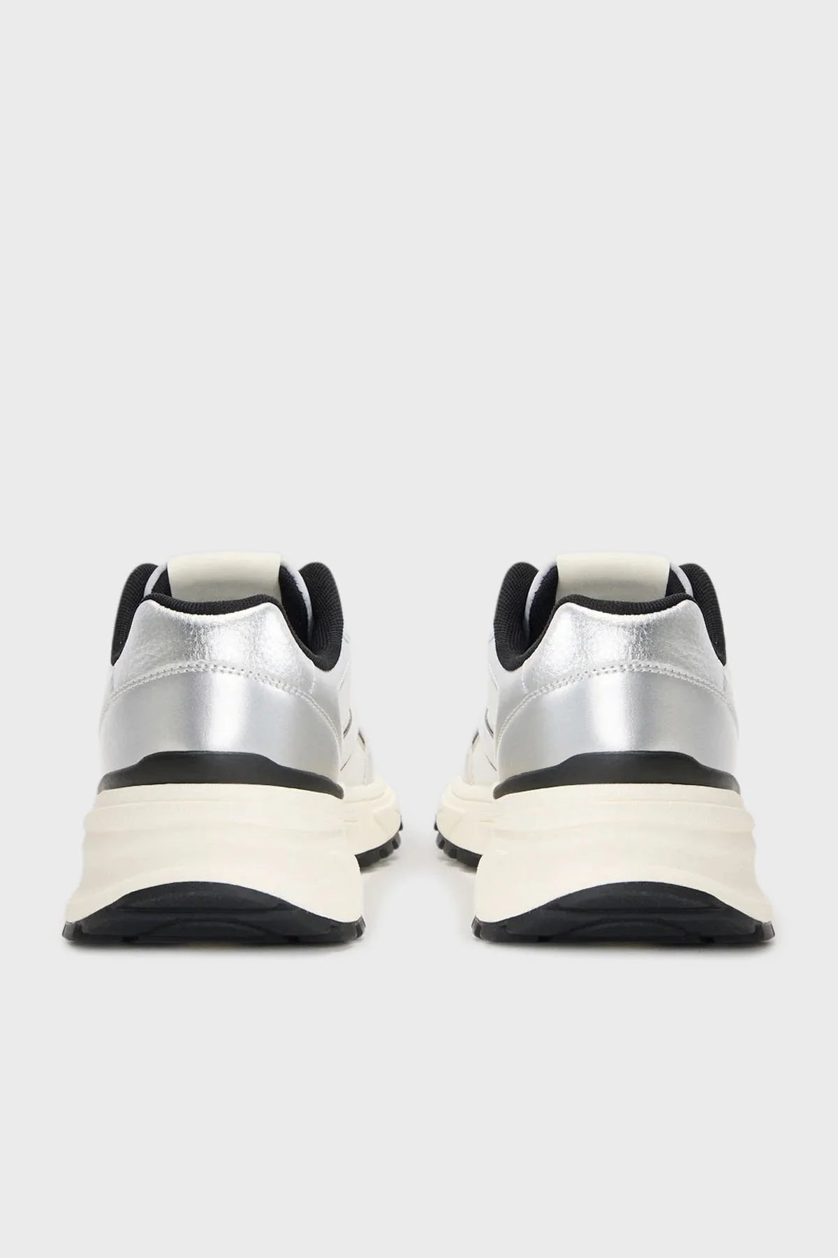 Calvin Klein Logolu Kalın Taban Sneaker YW0YW020630IX Bayan Ayakkabı YW0YW02063 0IX Beyaz-Gümüş-Siyah - 3