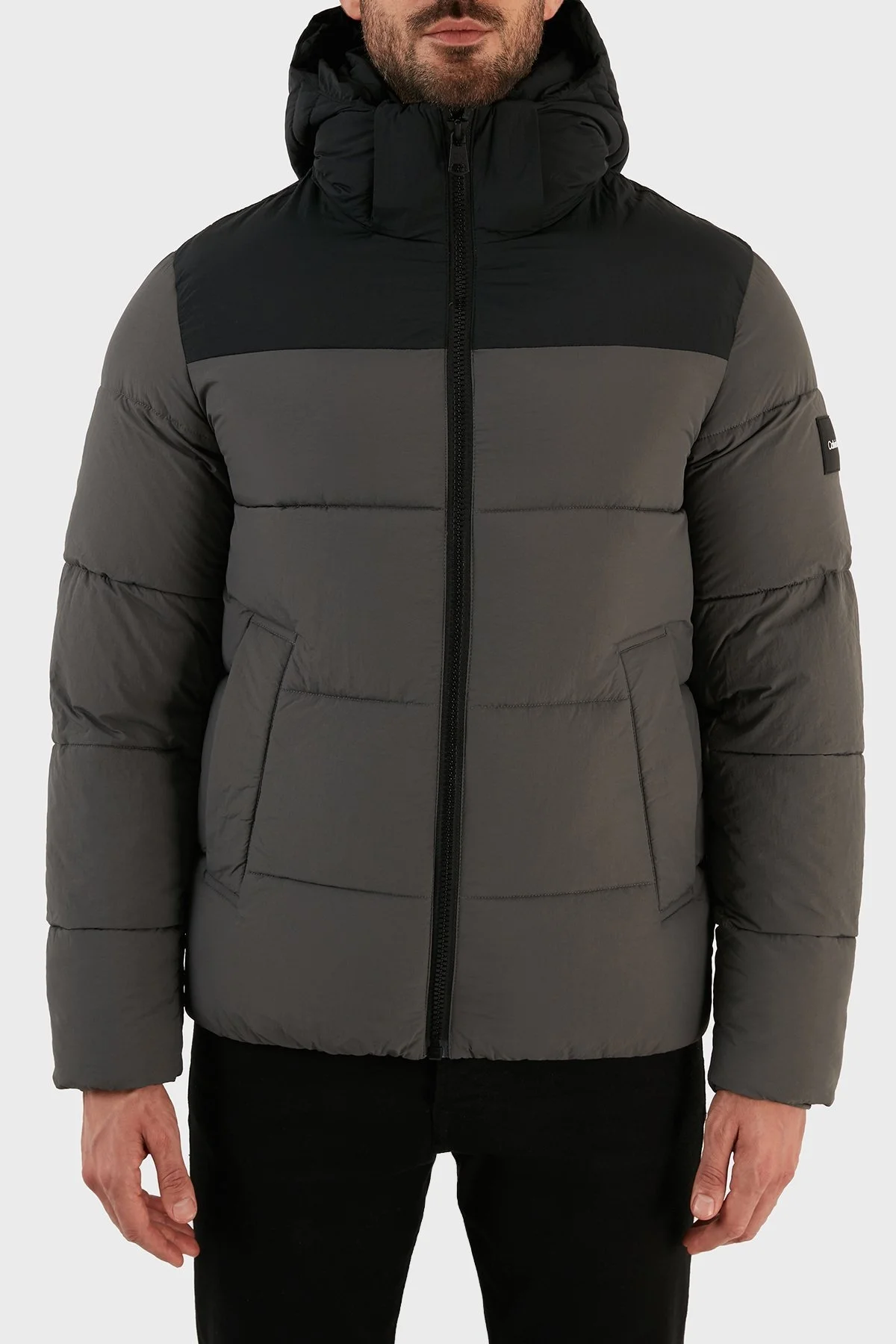 Calvin Klein Logolu Kapüşonlu Fermuarlı Regular Fit Şişme Erkek Mont K10K110337 PTR ANTRASİT - 1