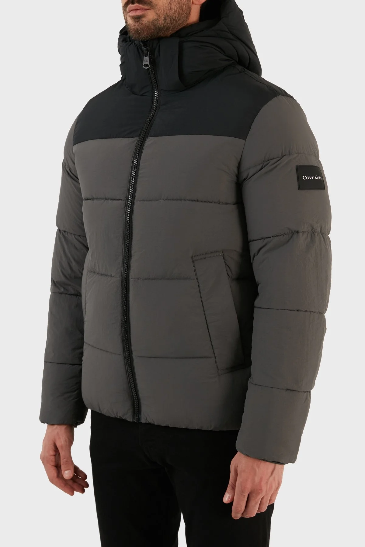 Calvin Klein Logolu Kapüşonlu Fermuarlı Regular Fit Şişme Erkek Mont K10K110337 PTR ANTRASİT - 3
