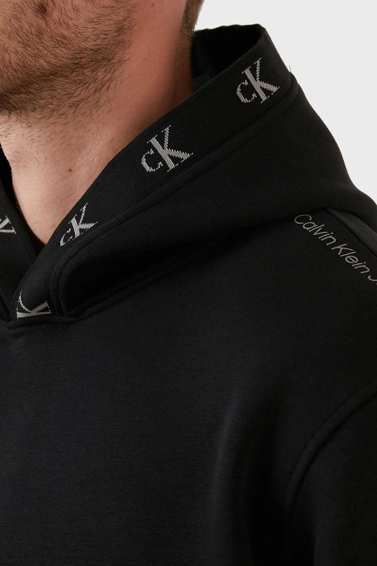 Calvin Klein Logolu Kapüşonlu Kanguru Cepli Relaxed Fit Erkek Sweat J30J321883 BEH SİYAH - 5