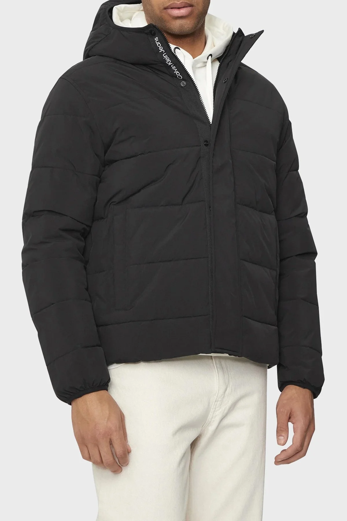 Calvin Klein Logolu Kapüşonlu Şişme J30J325594BEH Erkek Mont J30J325594 BEH SİYAH - 6