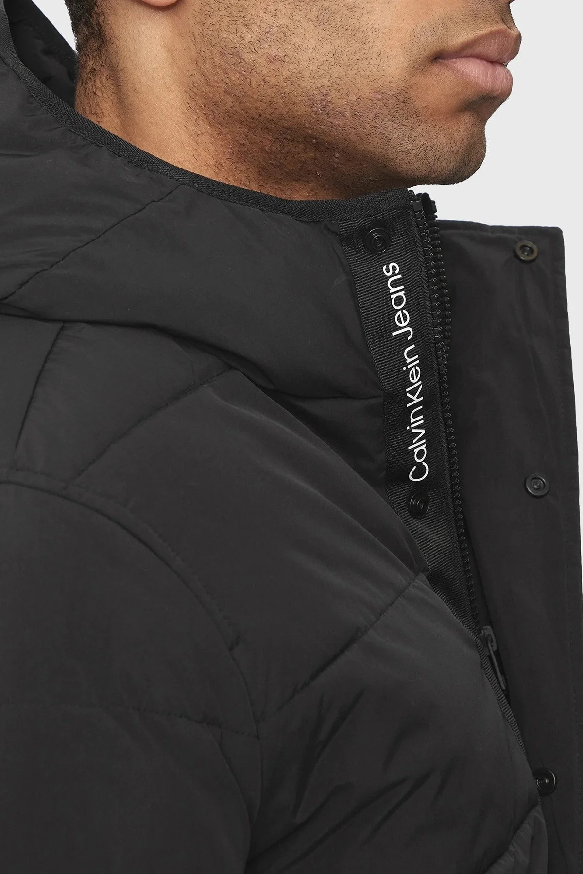 Calvin Klein Logolu Kapüşonlu Şişme J30J325594BEH Erkek Mont J30J325594 BEH SİYAH - 10