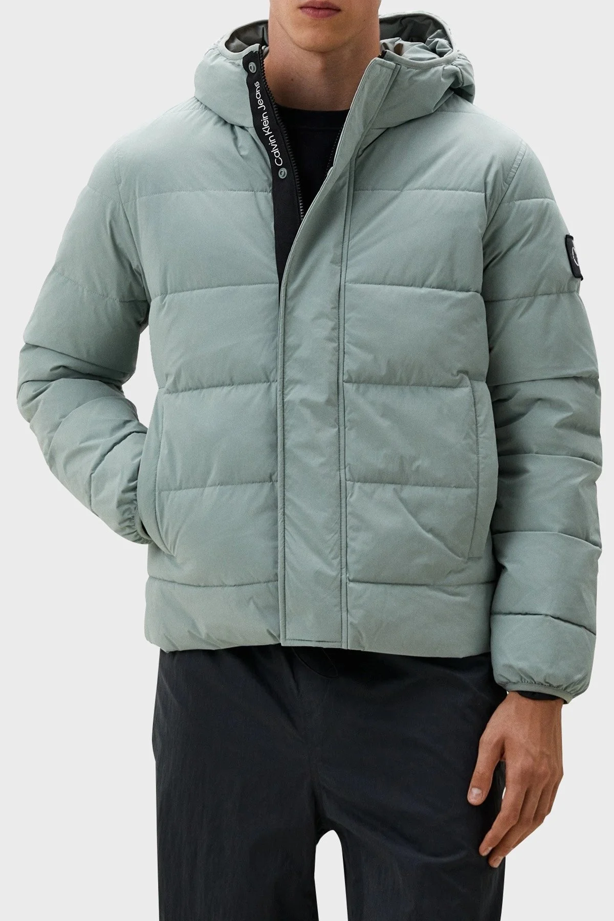 Calvin Klein Logolu Kapüşonlu Şişme J30J325594PFF Erkek Mont J30J325594 PFF GRİ - 1
