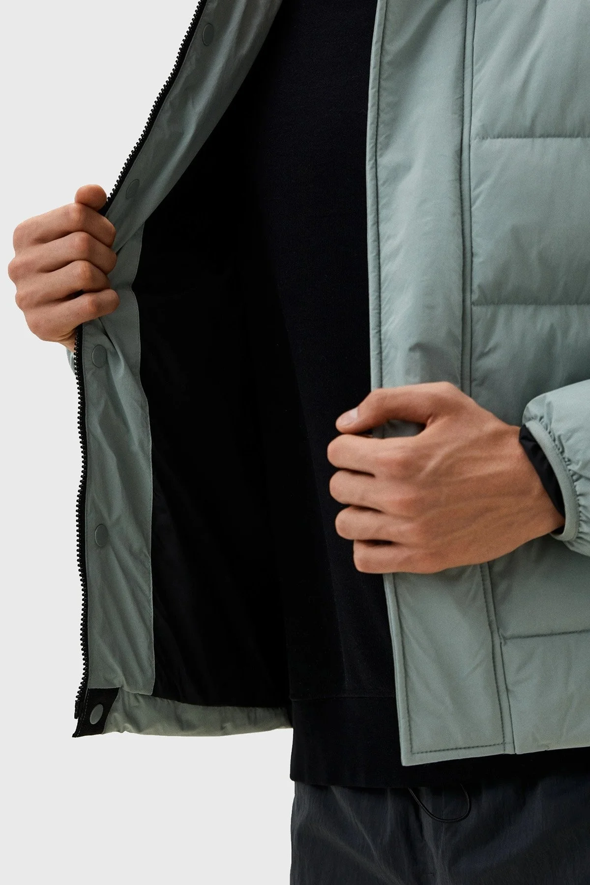 Calvin Klein Logolu Kapüşonlu Şişme J30J325594PFF Erkek Mont J30J325594 PFF GRİ - 3