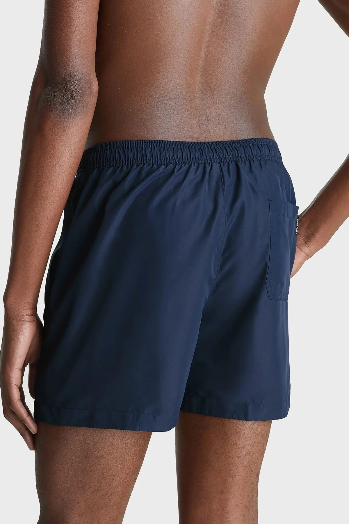 Calvin Klein Logolu Kısa Büzgülü Deniz Şortu Cepli Erkek Mayo Short KM0KM00800 DCA LACİVERT - 3