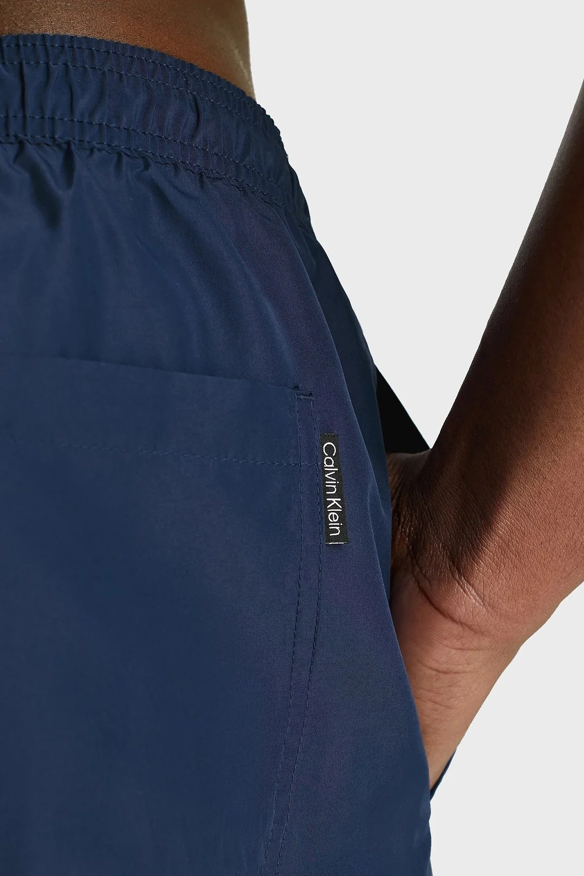 Calvin Klein Logolu Kısa Büzgülü Deniz Şortu Cepli Erkek Mayo Short KM0KM00800 DCA LACİVERT - 4