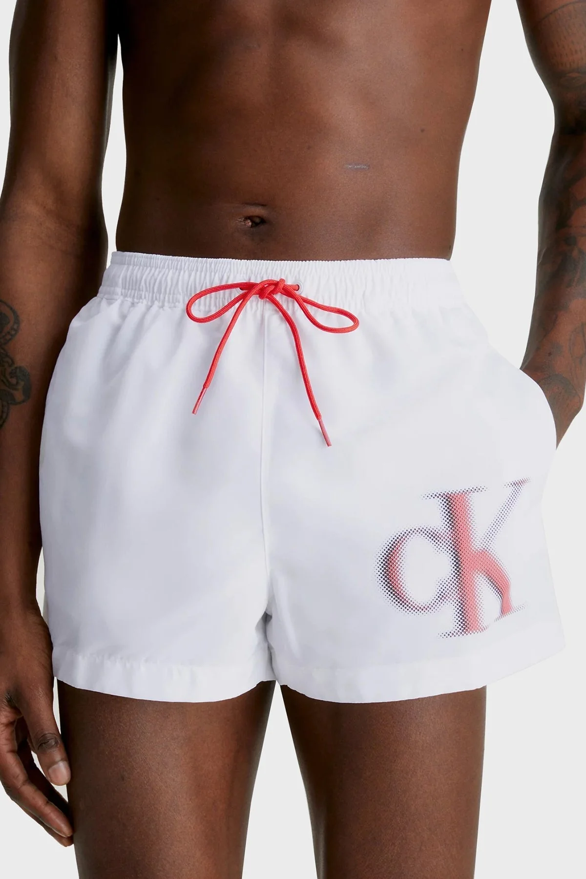 Calvin Klein Logolu Kısa Büzgülü Deniz Şortu Cepli KM0KM00801YCD Erkek Mayo Short KM0KM00801 YCD BEYAZ - 1