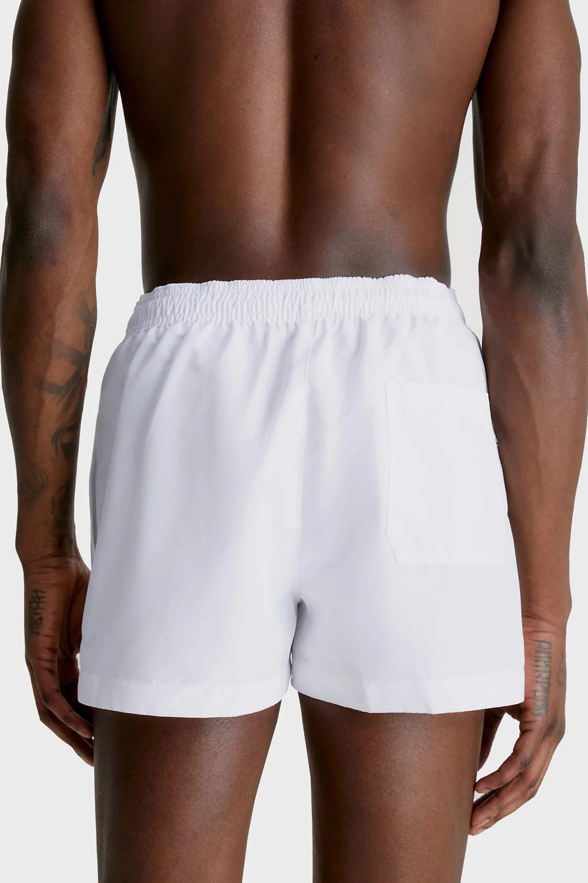 Calvin Klein Logolu Kısa Büzgülü Deniz Şortu Cepli KM0KM00801YCD Erkek Mayo Short KM0KM00801 YCD BEYAZ - 2