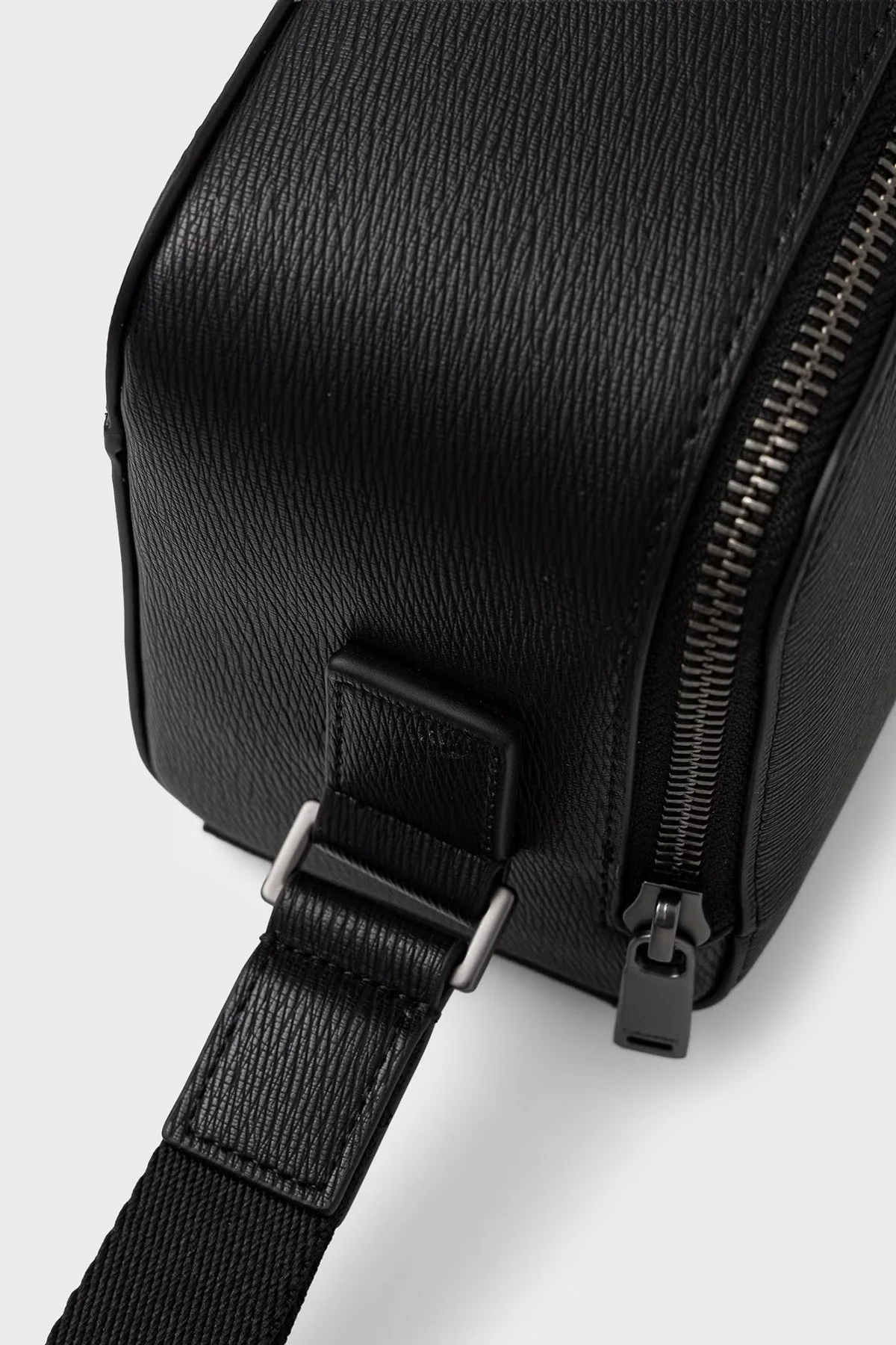 Calvin Klein Logolu LV04D1243GUB1 Erkek Traş Çantası LV04D1243G UB1 SİYAH - 4