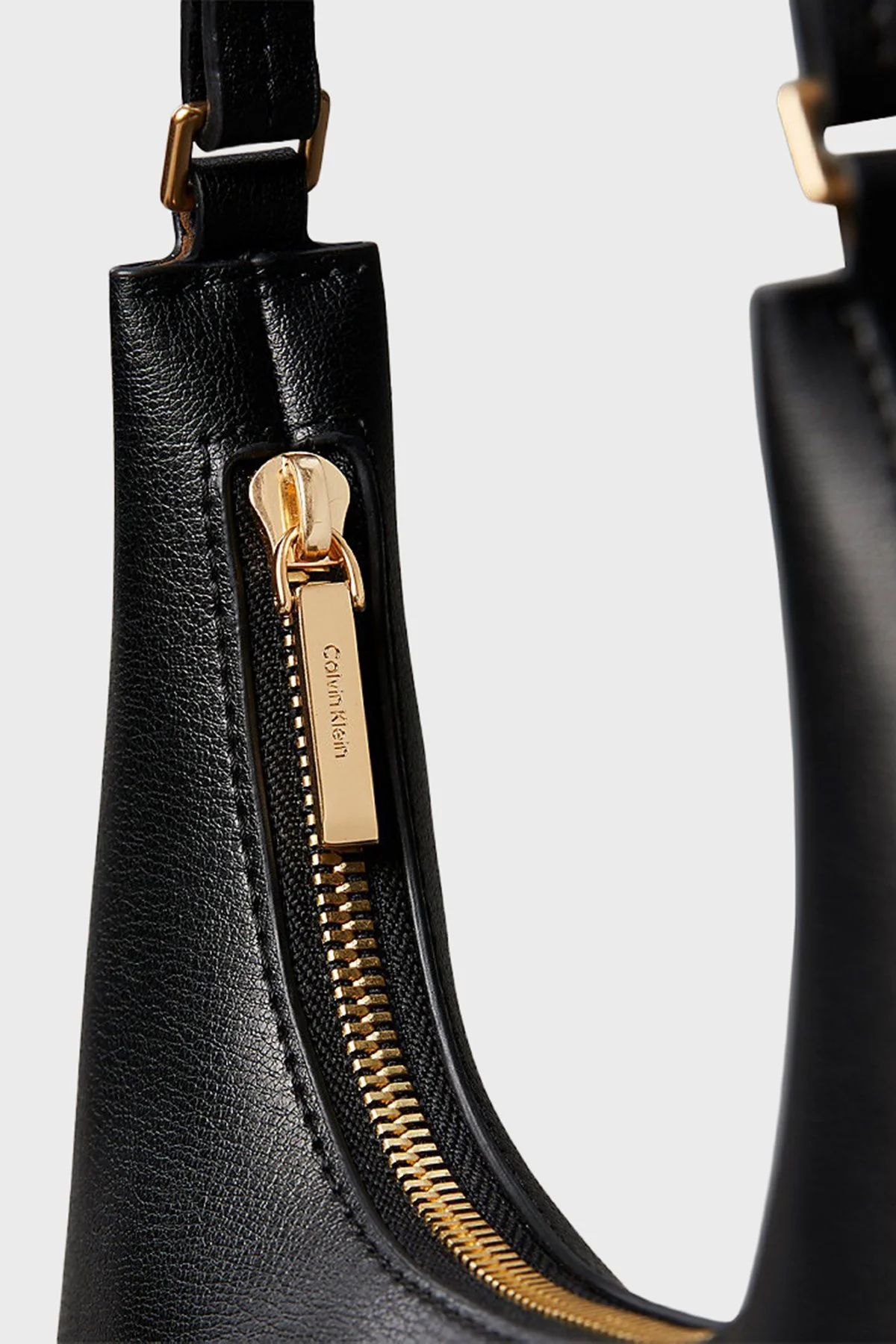 Calvin Klein Logolu Omuz Askılı LV04F3272G332 Bayan Çanta LV04F3272G 332 SİYAH - 5