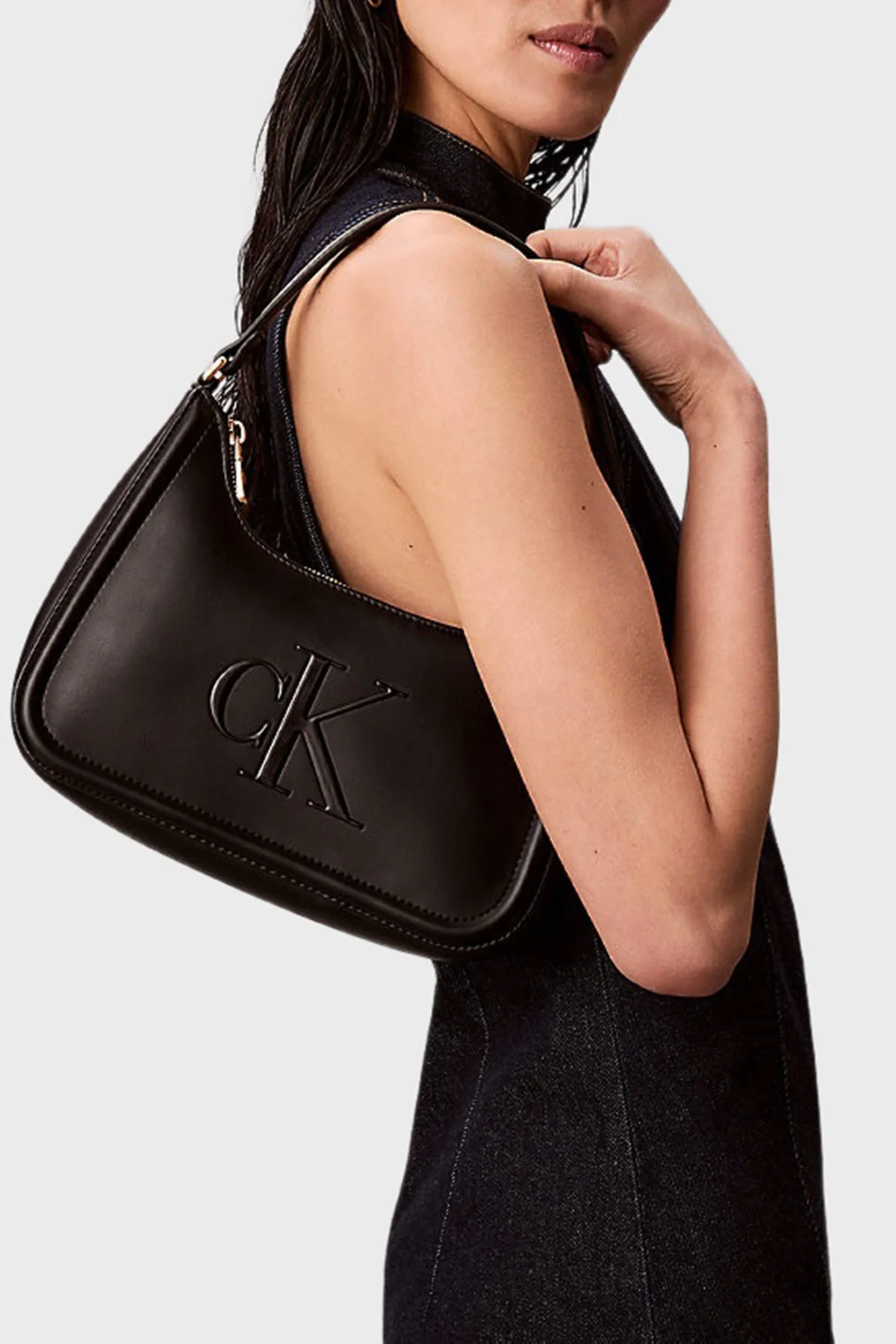 Calvin Klein Logolu Omuz Askılı LV04F3332GUB1 Bayan Çanta LV04F3332G UB1 SİYAH - 2