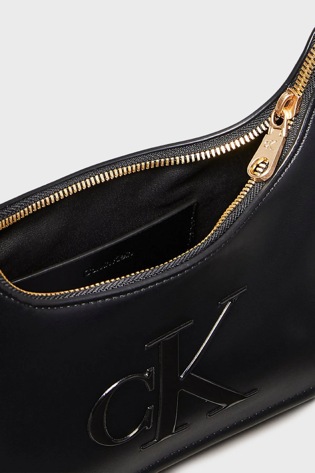 Calvin Klein Logolu Omuz Askılı LV04F3332GUB1 Bayan Çanta LV04F3332G UB1 SİYAH - 4