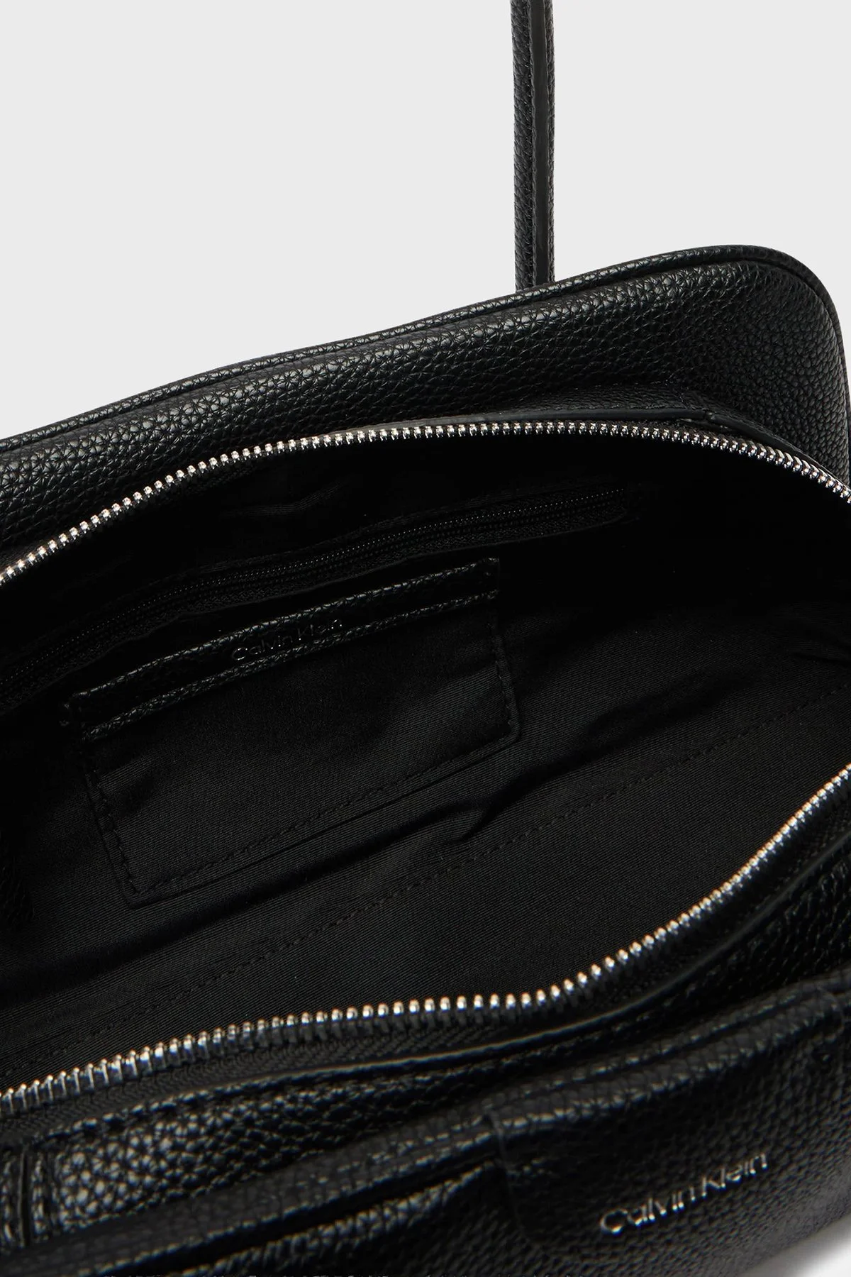 Calvin Klein Logolu Omuz Askılı LV04F3743GSID Kadın Çanta LV04F3743G SID SİYAH - 5