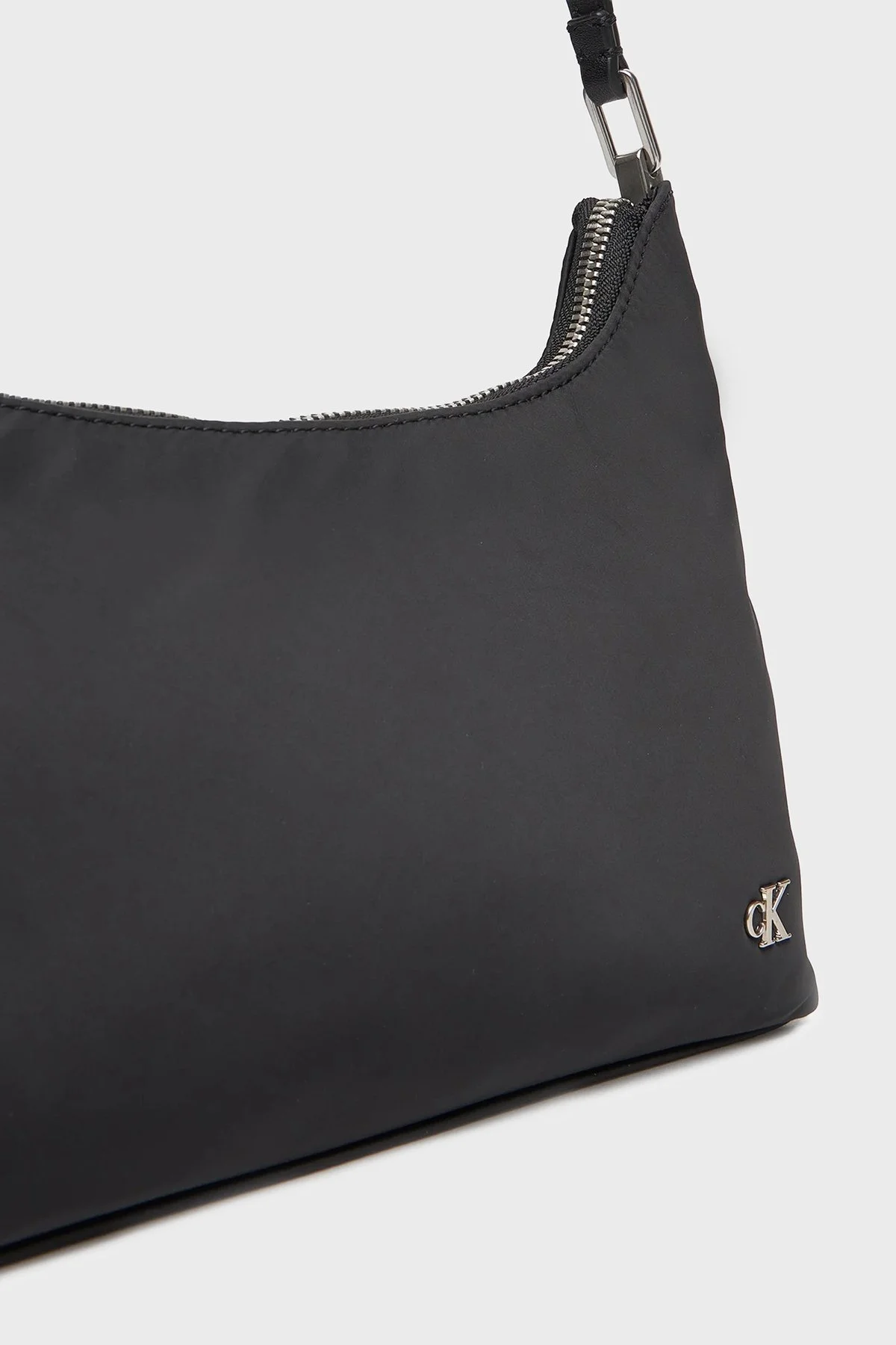 Calvin Klein Logolu Omuz Askılı LV04K3219GUB1 Bayan Çanta LV04K3219G UB1 SİYAH - 4