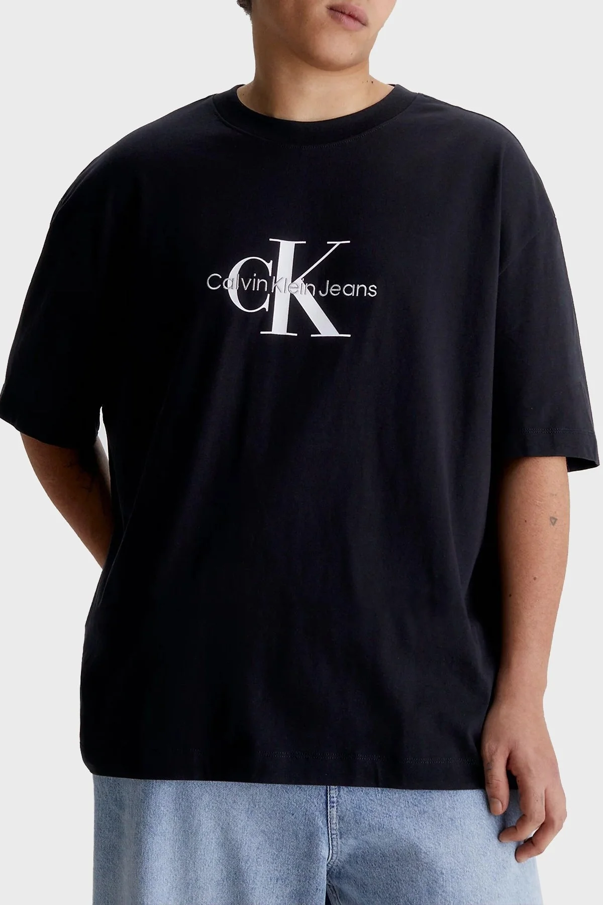 Calvin Klein Logolu Organik Pamuklu Bisiklet Yaka Oversize Erkek T Shirt J30J323307 BEH SİYAH - 2