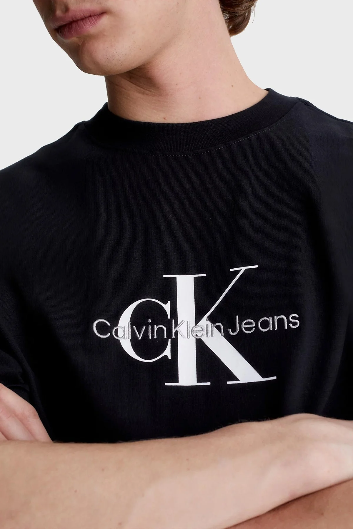 Calvin Klein Logolu Organik Pamuklu Bisiklet Yaka Oversize Erkek T Shirt J30J323307 BEH SİYAH - 4