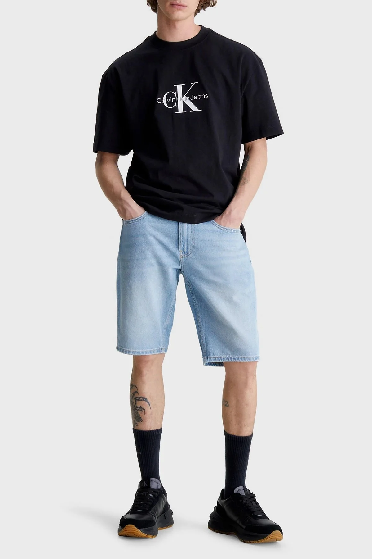 Calvin Klein Logolu Organik Pamuklu Bisiklet Yaka Oversize Erkek T Shirt J30J323307 BEH SİYAH - 5