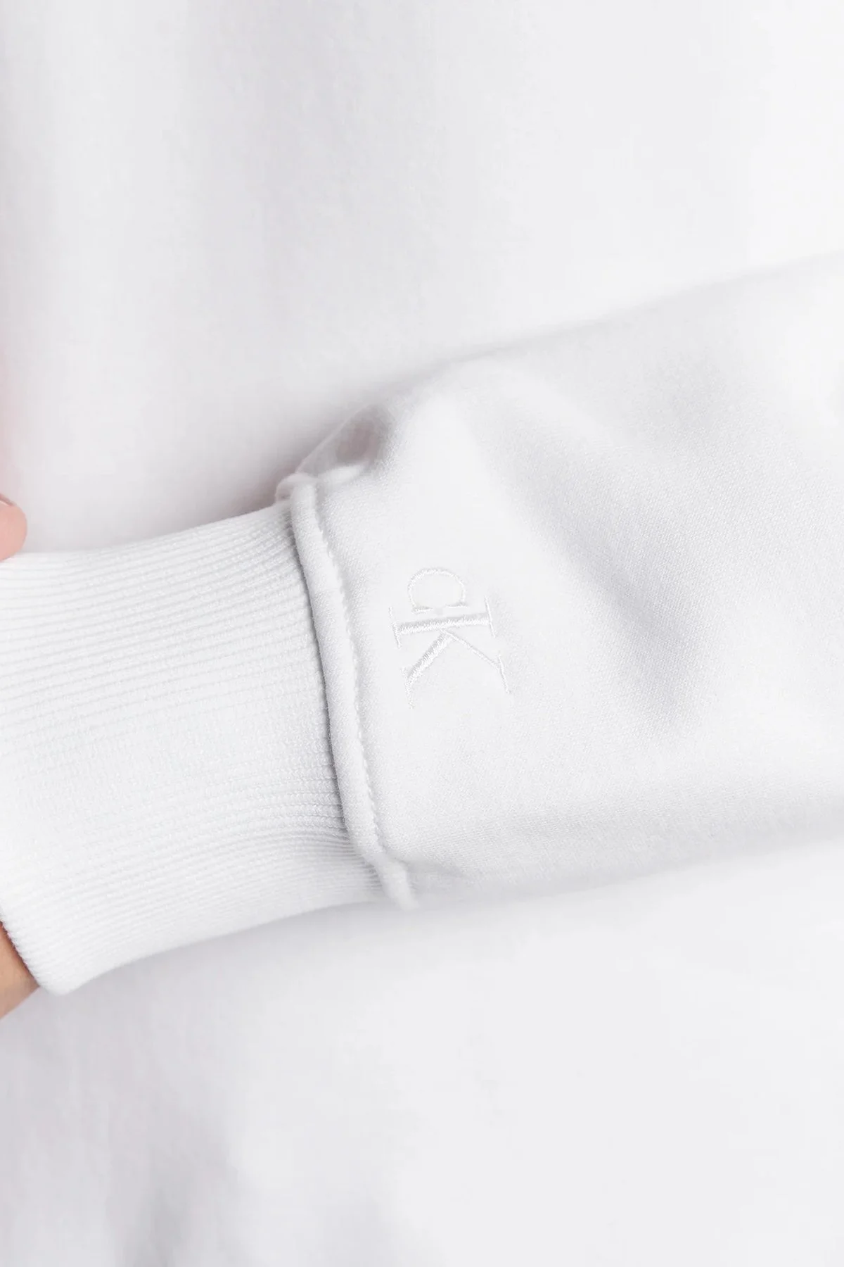 Calvin Klein Logolu Organik Pamuklu Bisiklet Yaka Regular Fit Erkek Sweat J30J323298 YAF BEYAZ - 5