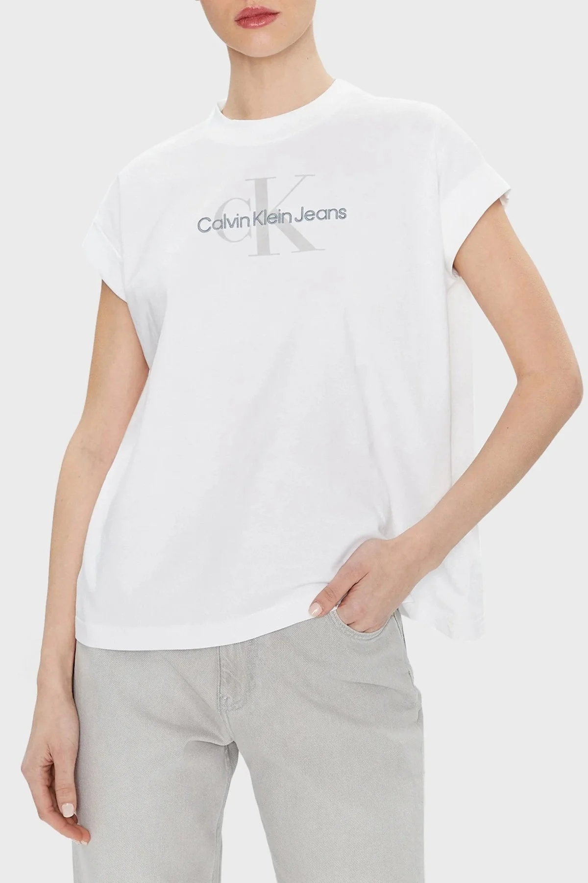 Calvin Klein Logolu Organik Pamuklu Bisiklet Yaka Relaxed Fit J20J220717YAF Bayan T Shirt J20J220717 YAF BEYAZ - 1