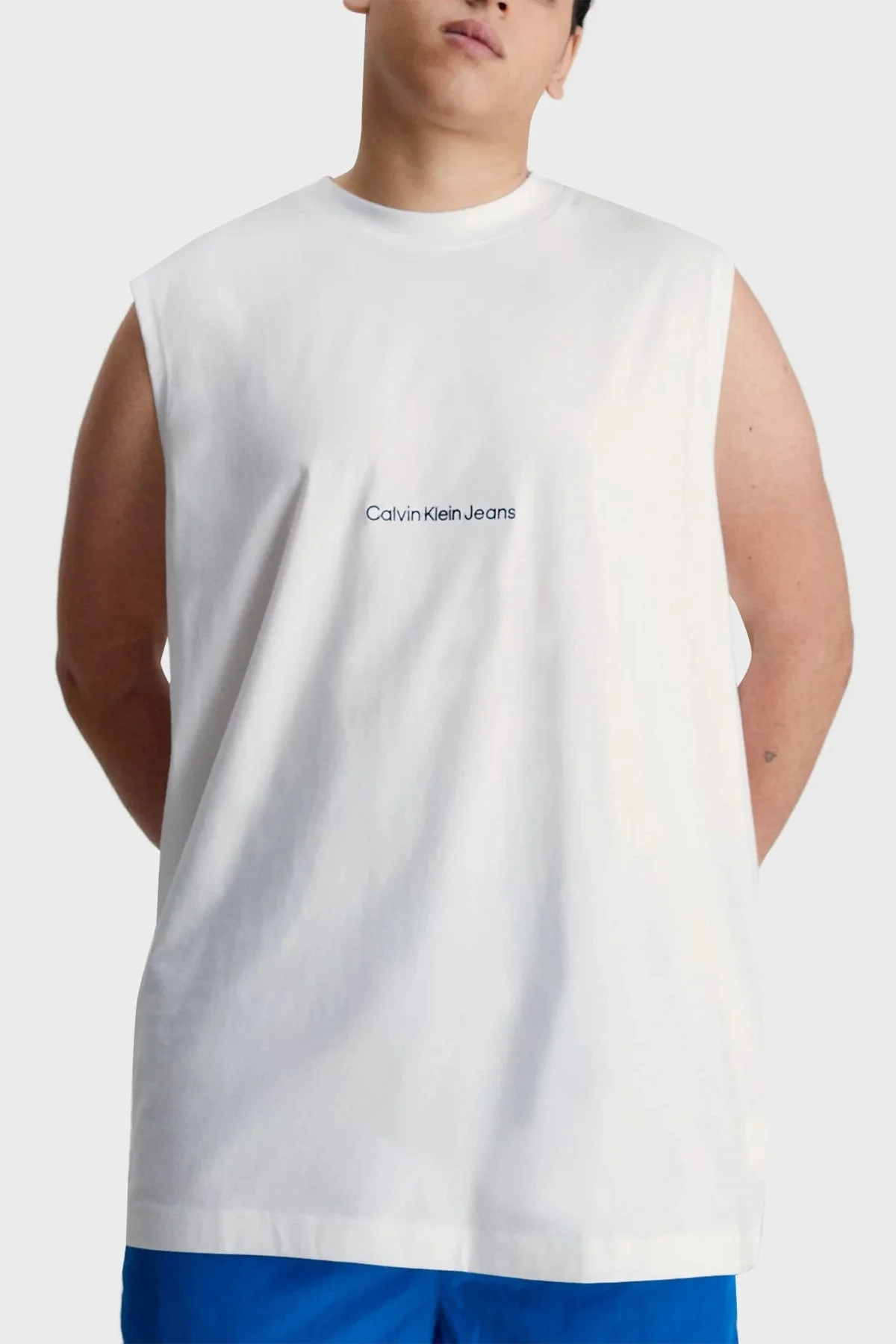 Calvin Klein Logolu Organik Pamuklu Relaxed Fit Kolsuz Erkek T Shirt J30J323146 YAF BEYAZ - 6