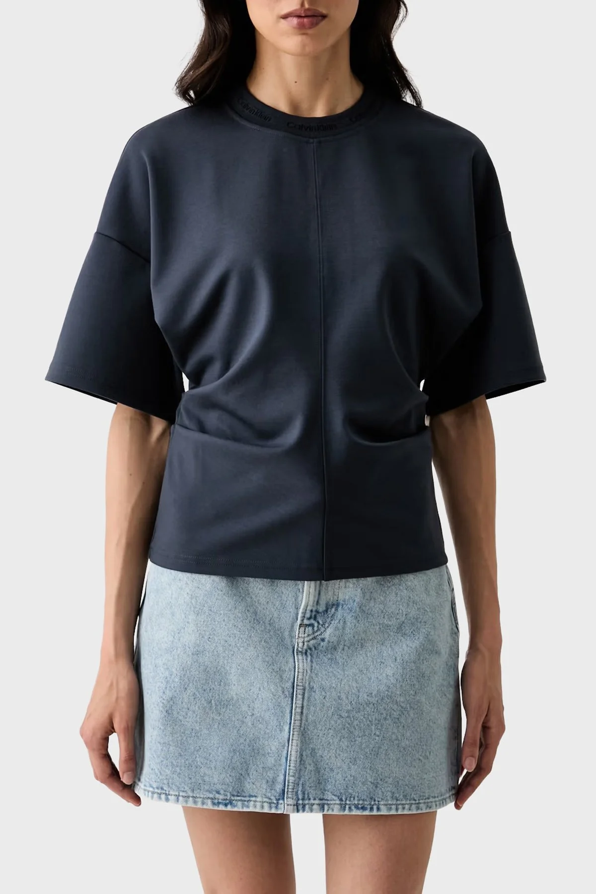 Calvin Klein Logolu Oversize Yuvarlak Yaka LV047G235GCGE Kadın T Shirt LV047G235G CGE LACİVERT - 1