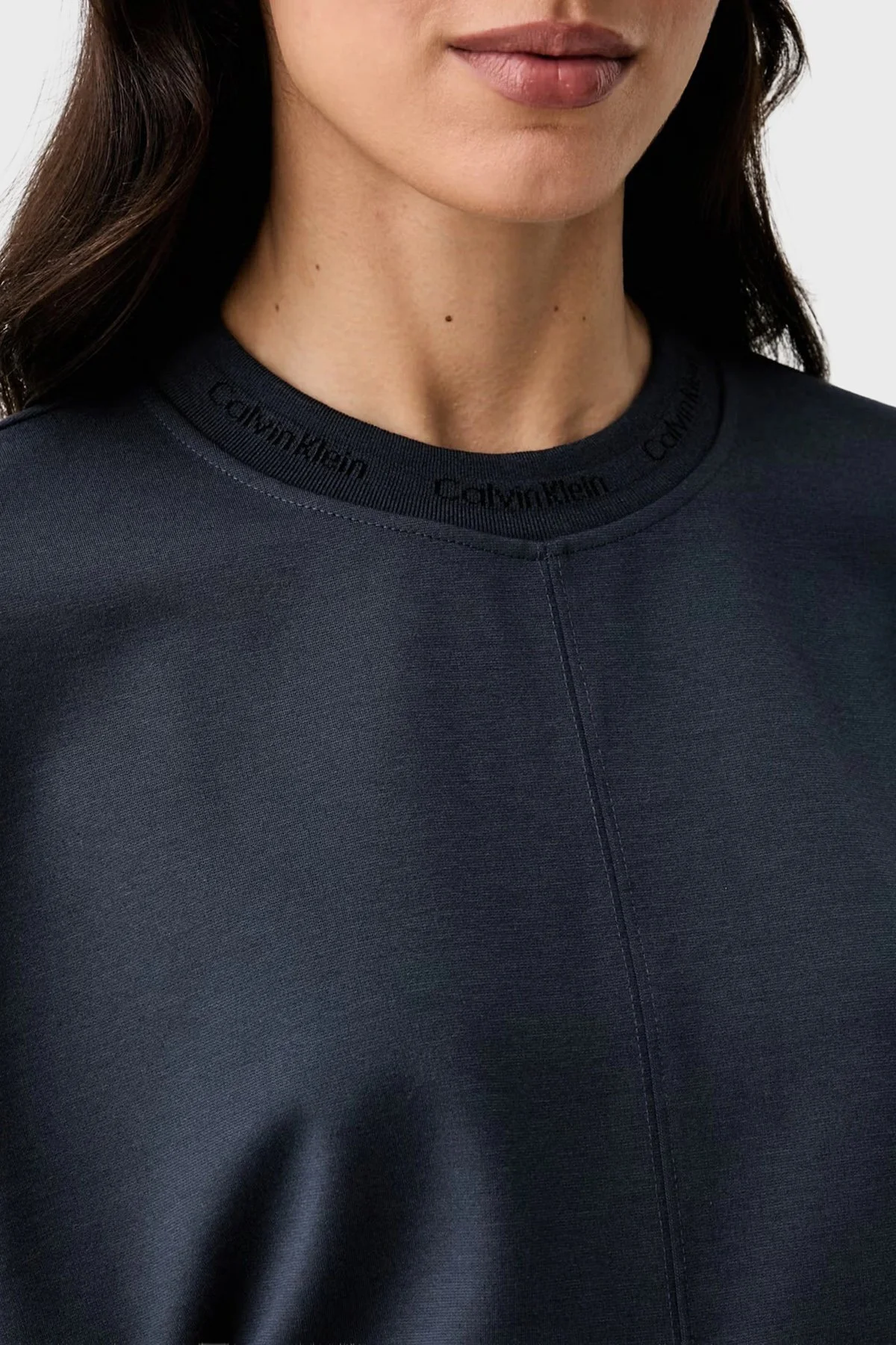 Calvin Klein Logolu Oversize Yuvarlak Yaka LV047G235GCGE Kadın T Shirt LV047G235G CGE LACİVERT - 4