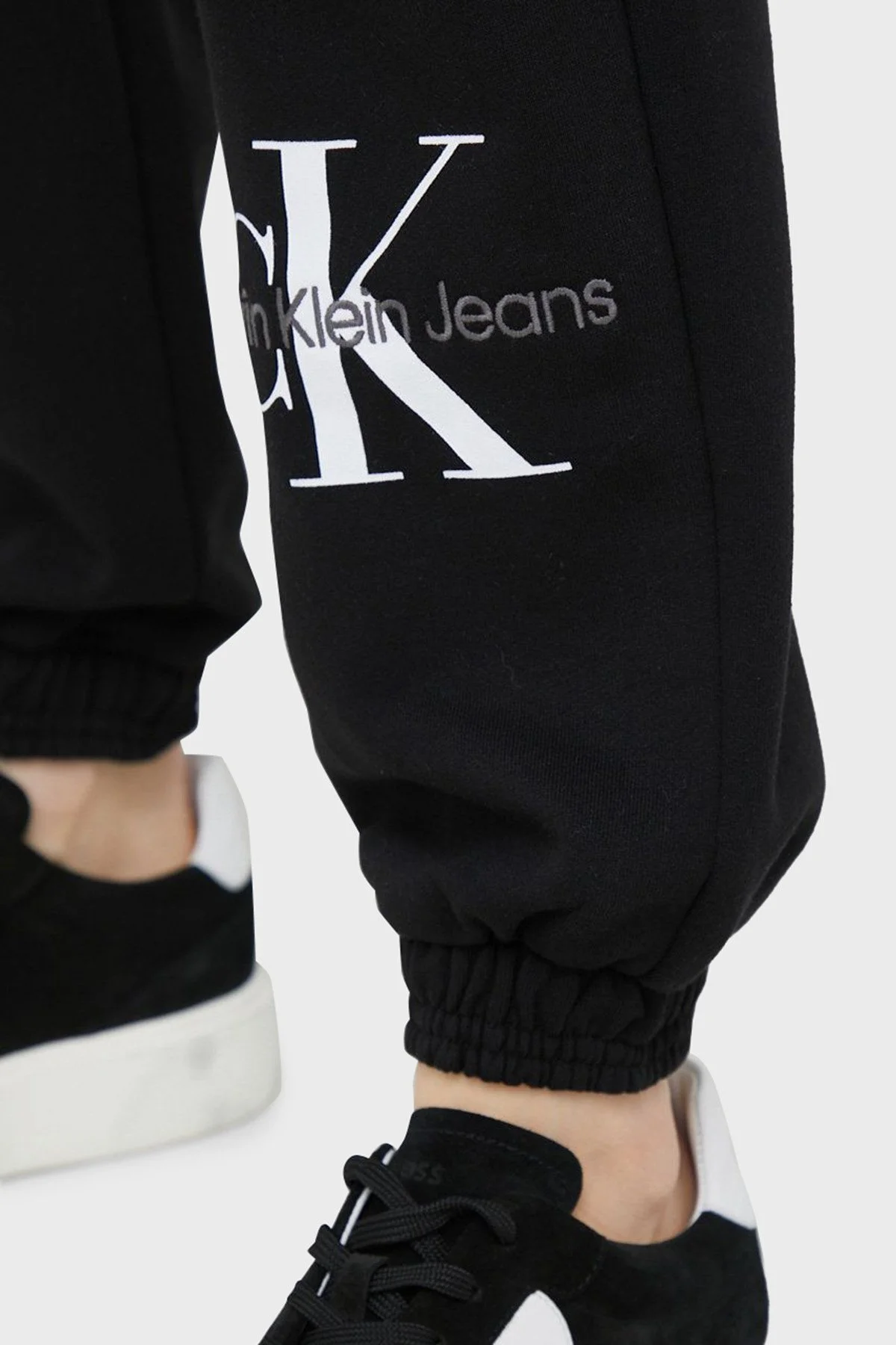 Calvin Klein Logolu Pamuk Karışımlı Relaxed Fit Jogger Bayan Pantolon J20J220265 BEH SİYAH - 2