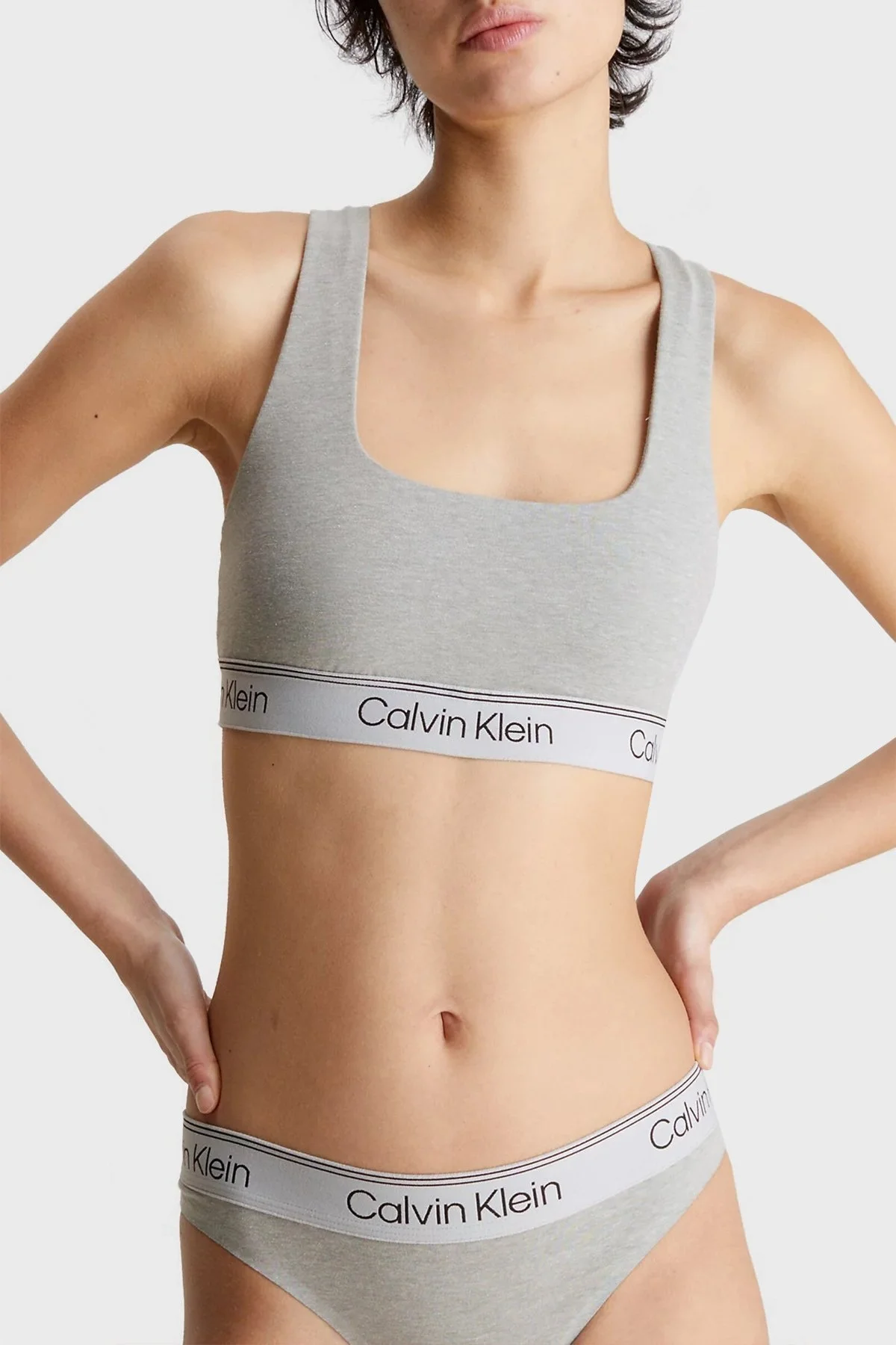 Calvin Klein Logolu Pamuk Karışımlı Serin ve Kuru Tutan Esnek Spor 000QF7185EP7X Bayan Sütyen 000QF7185E P7X GRİ - 1