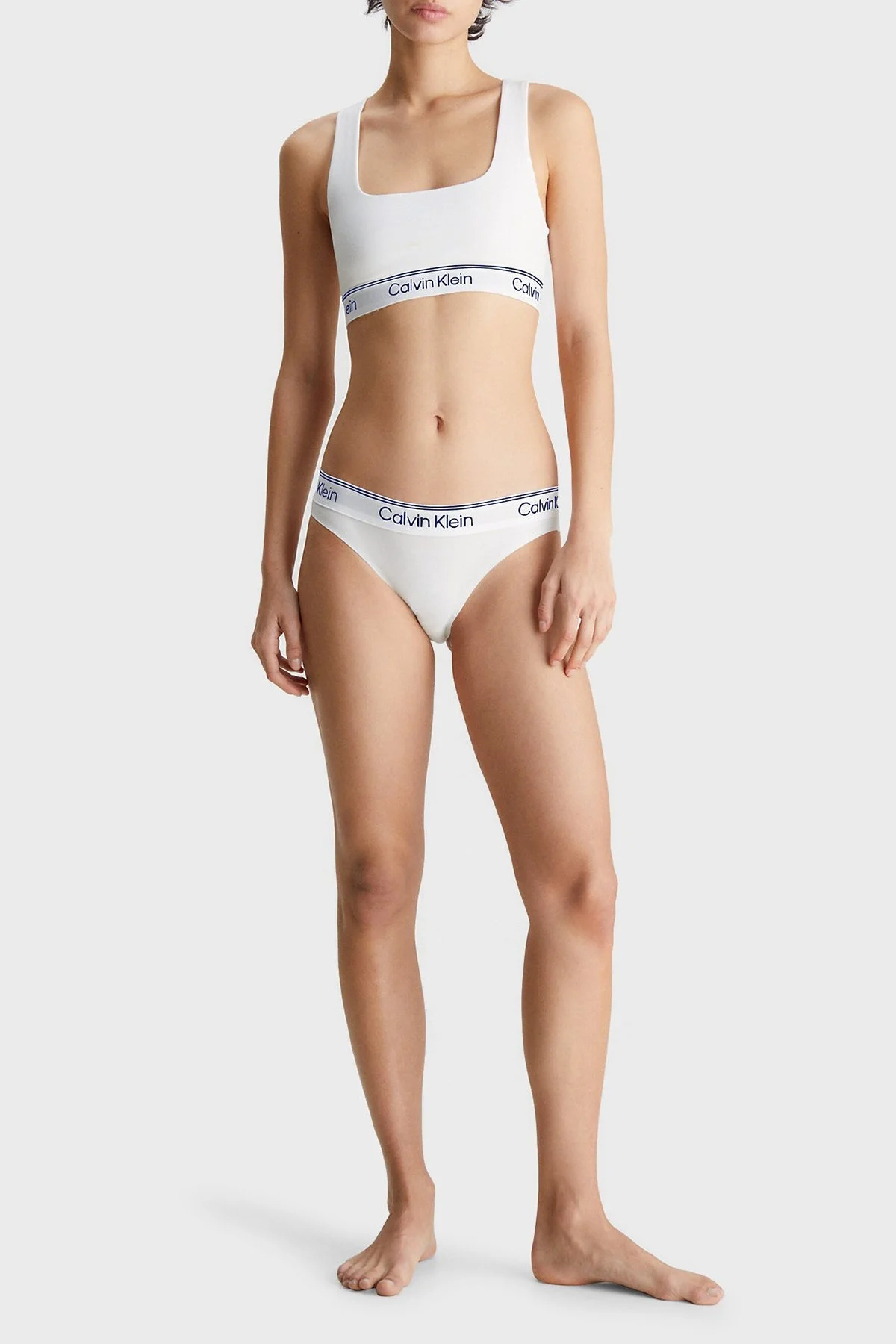 Calvin Klein Logolu Pamuk Karışımlı Serin ve Kuru Tutan Esnek Spor Bayan Sütyen 000QF7185E 100 BEYAZ - 4